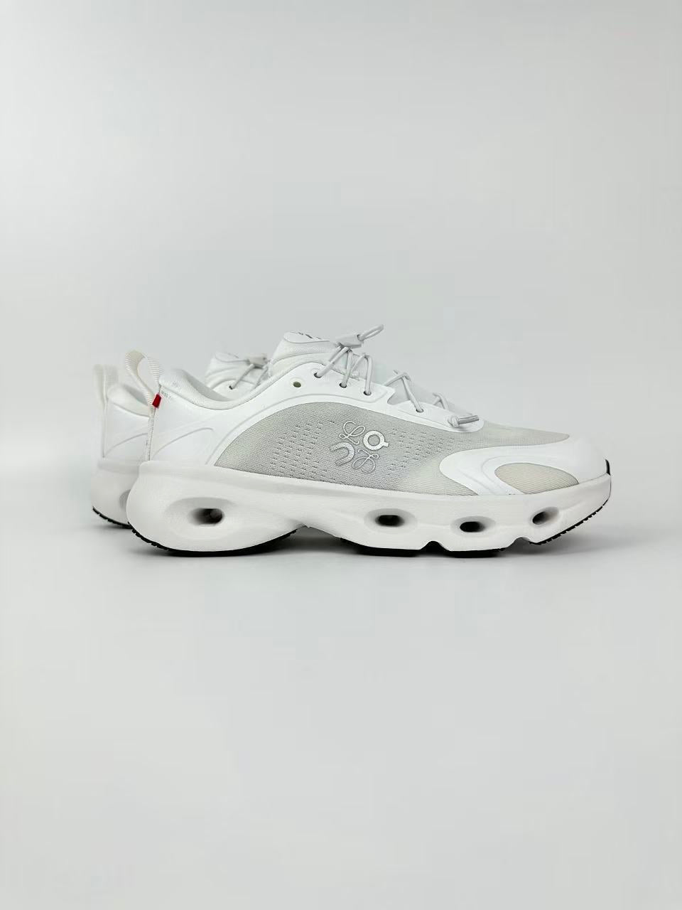 On Cloundsolo X LOEWE White