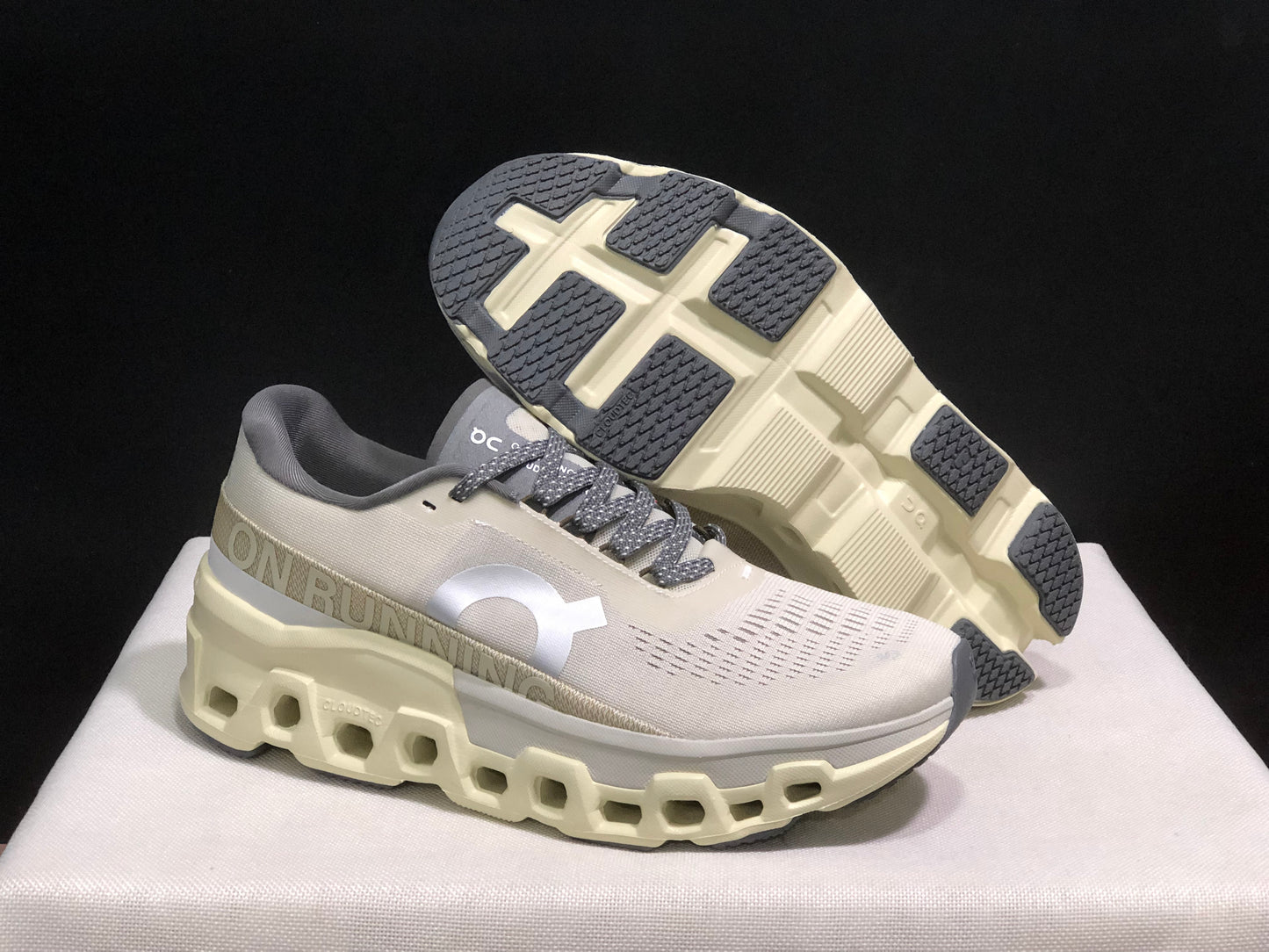 On Running Cloundmonster 2 Crème Ice