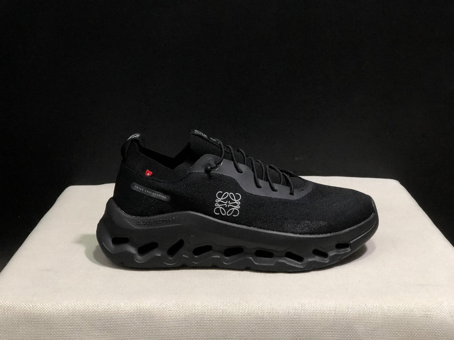 On Running Cloudtilt X LOEWE Black