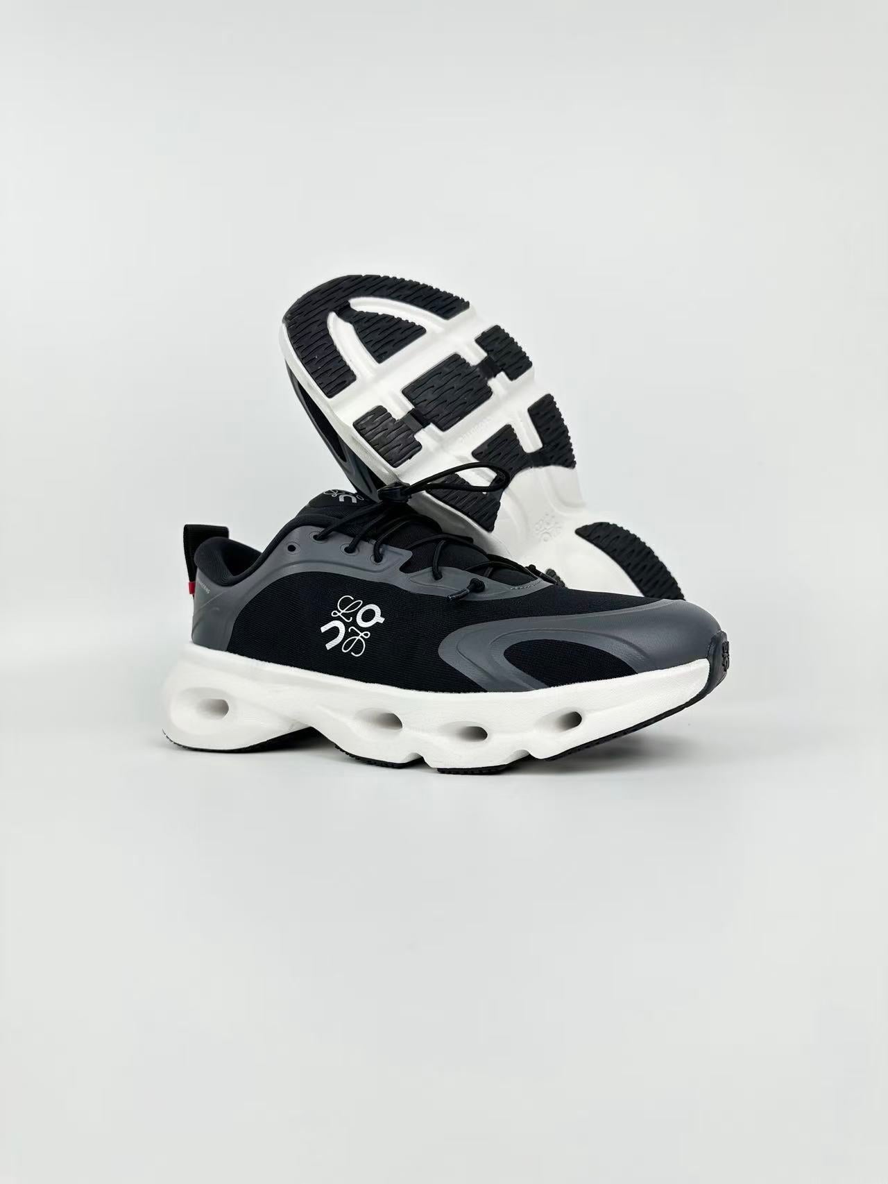 On Cloudsolo X LOEWE Black & White