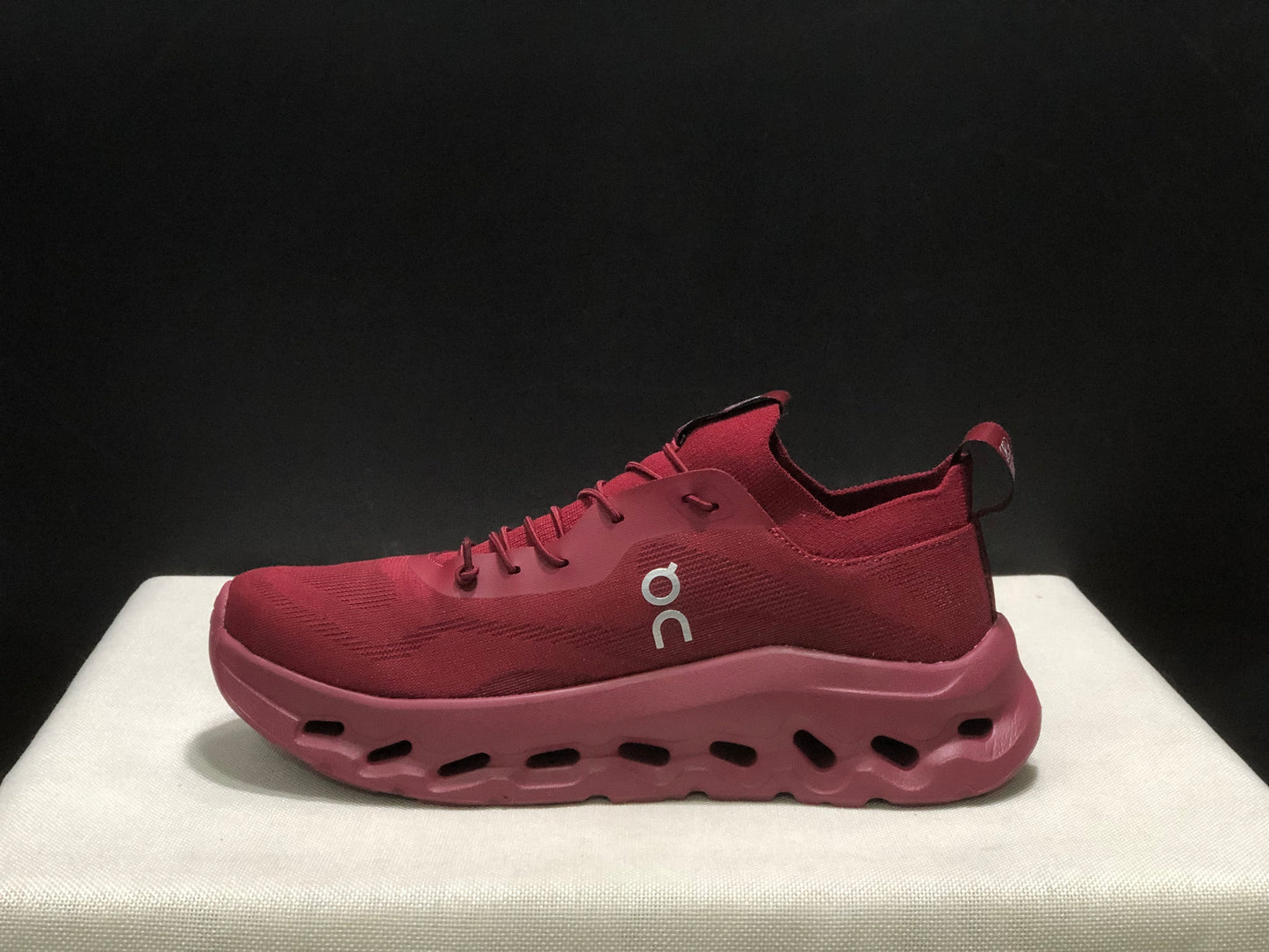 On Running Cloudtilt X LOEWE Red