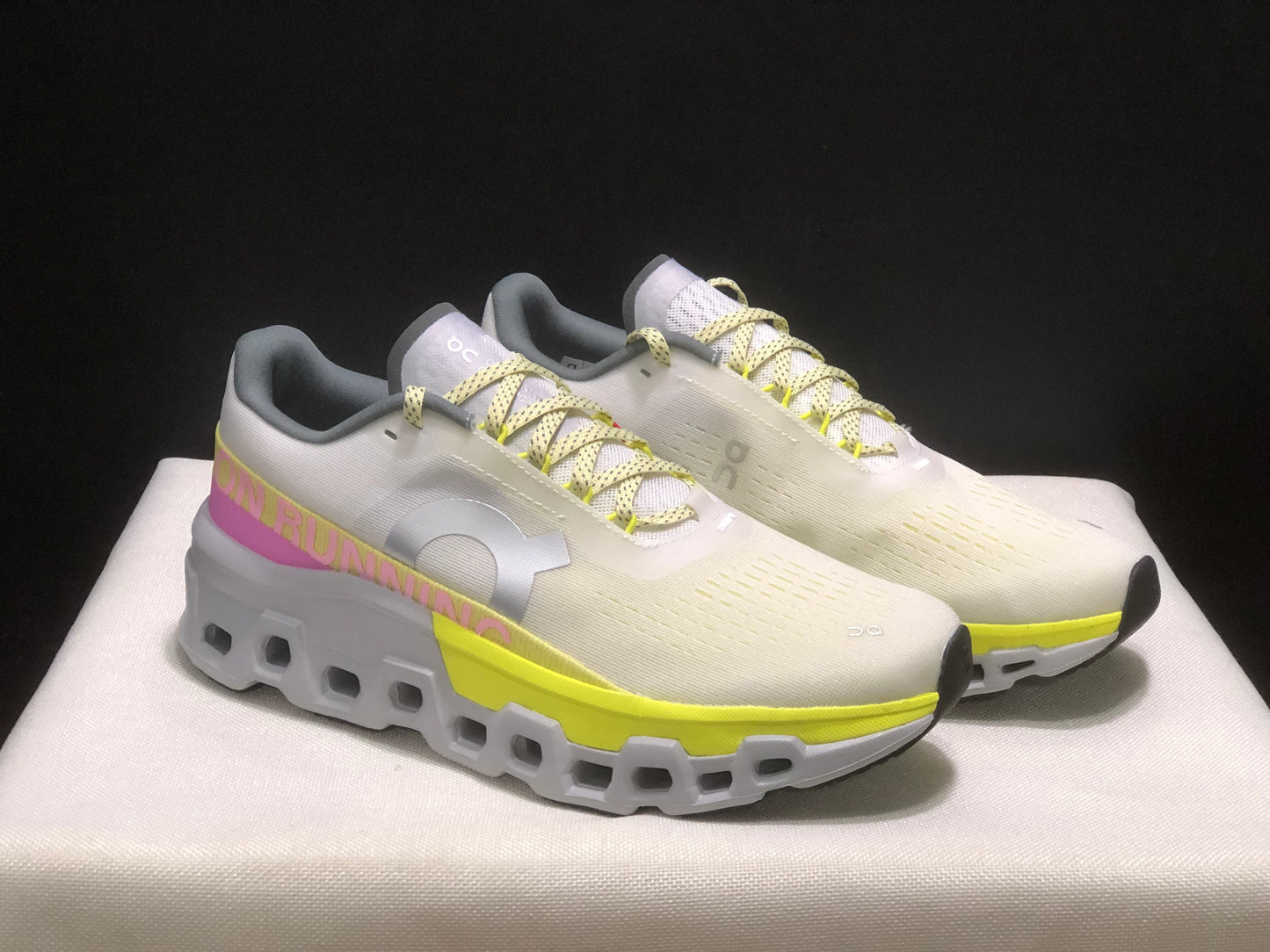 On Running Cloundmonster 2 White/Pink Yellow