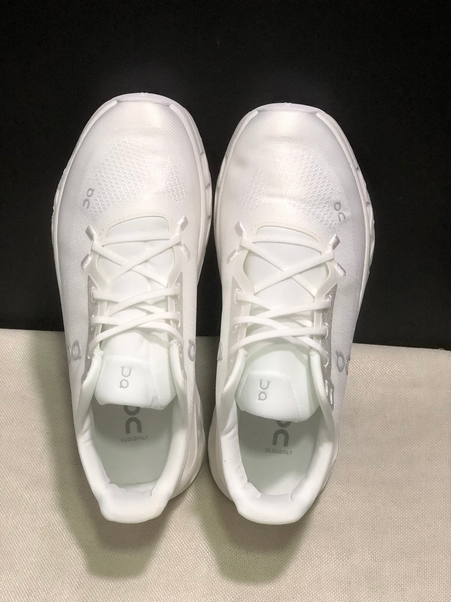 On Cloudtilt Triple White