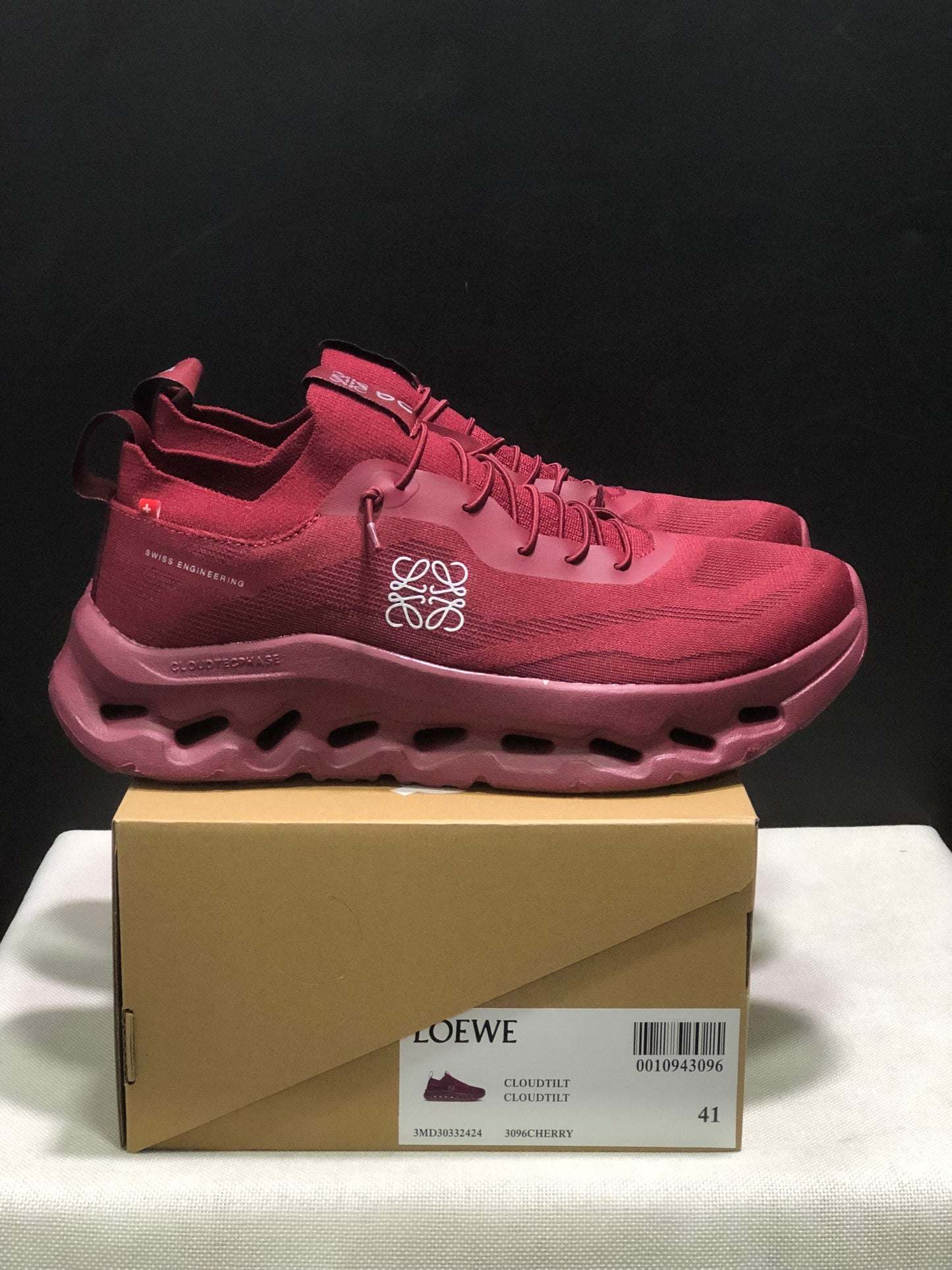 On Running Cloudtilt X LOEWE Red