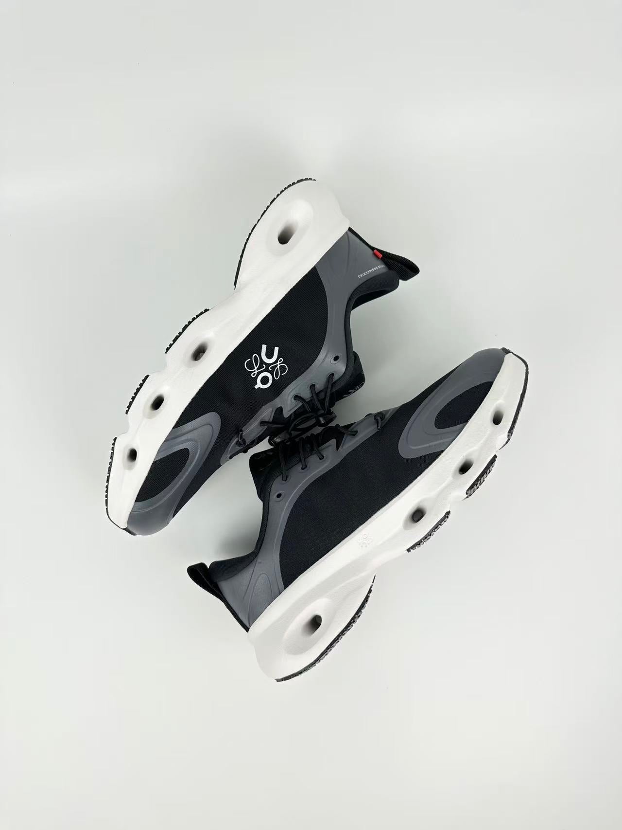 On Cloudsolo X LOEWE Black & White