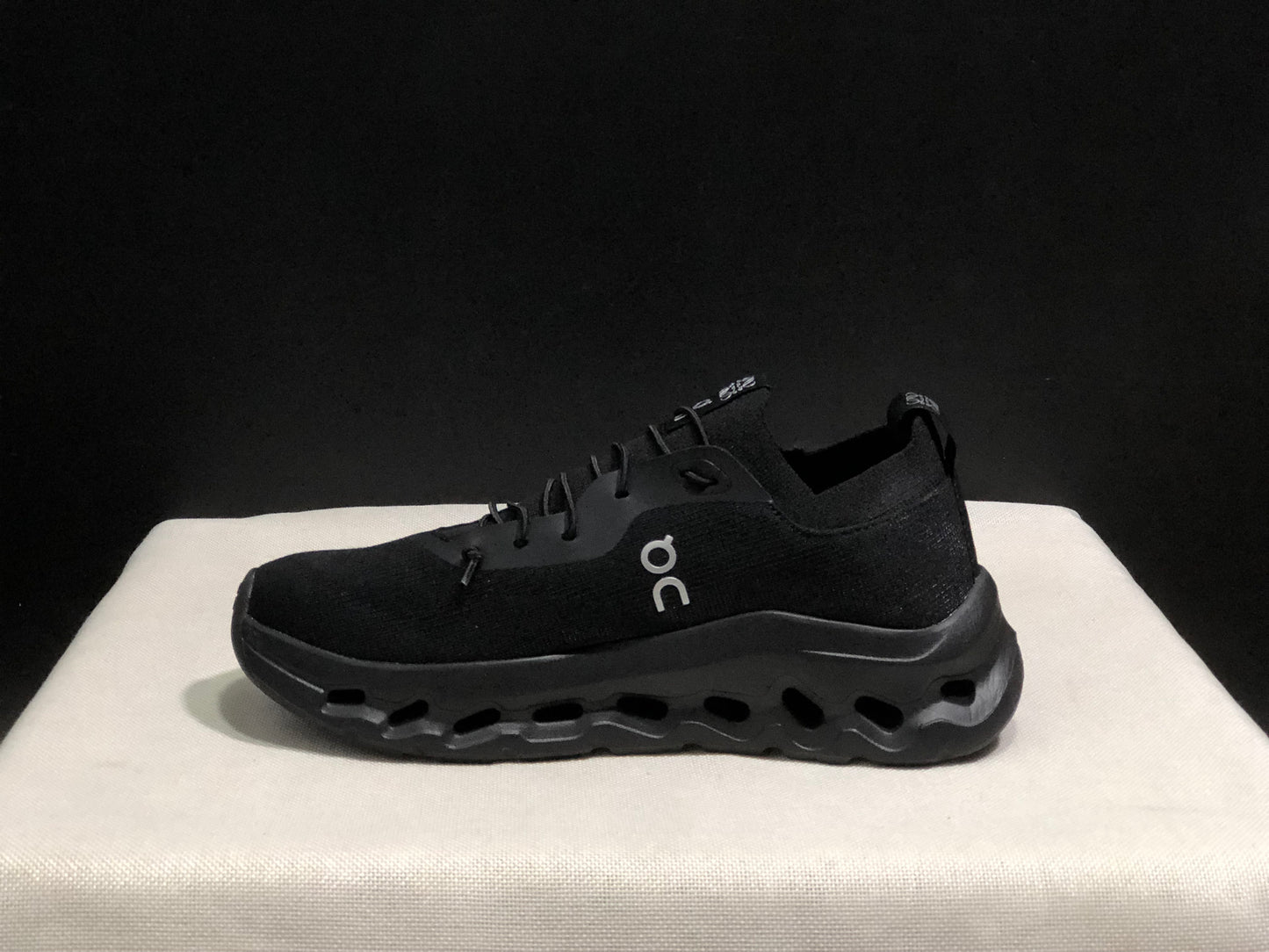 On Running Cloudtilt X LOEWE Black