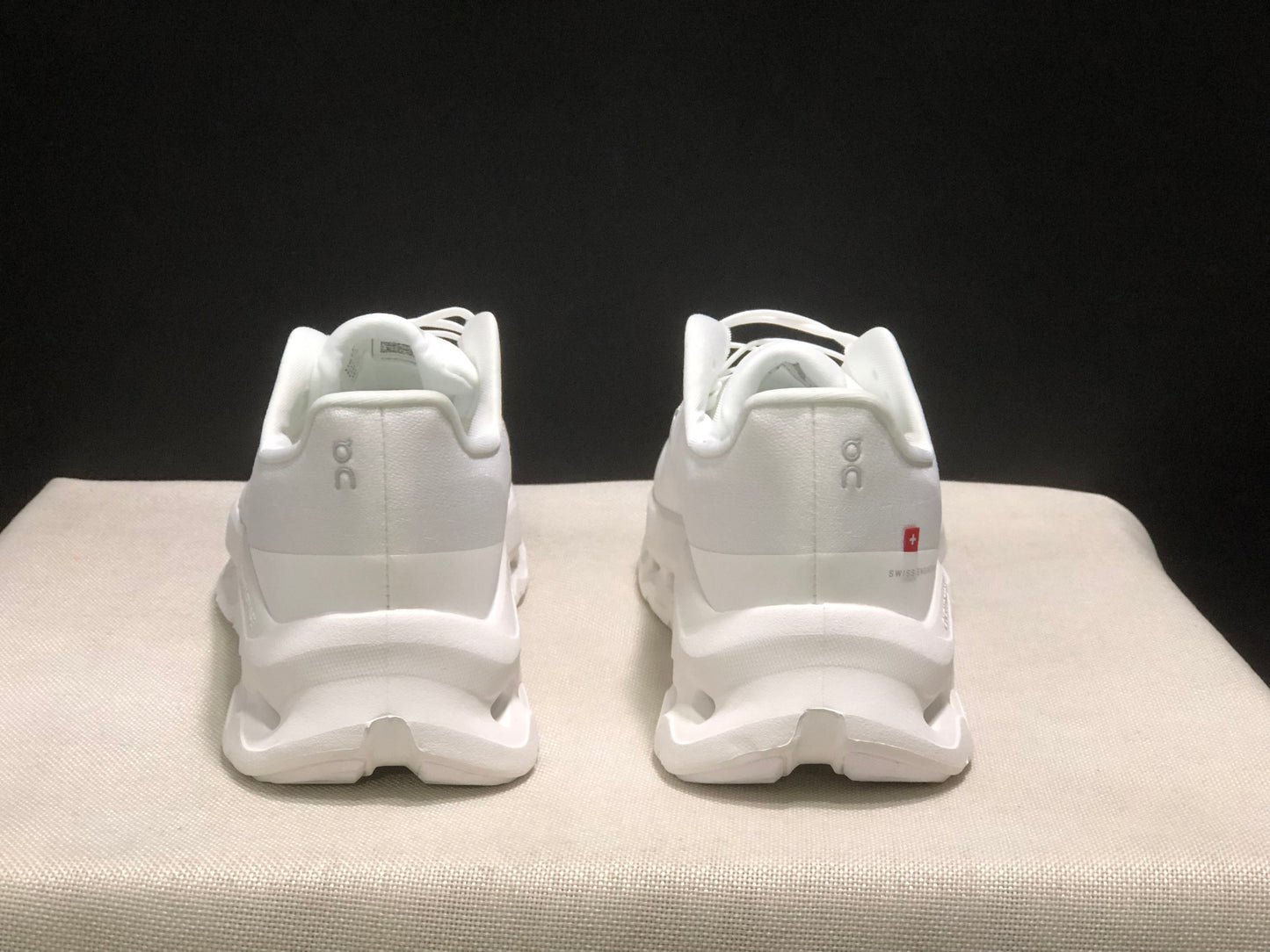 On Cloudtilt Triple White