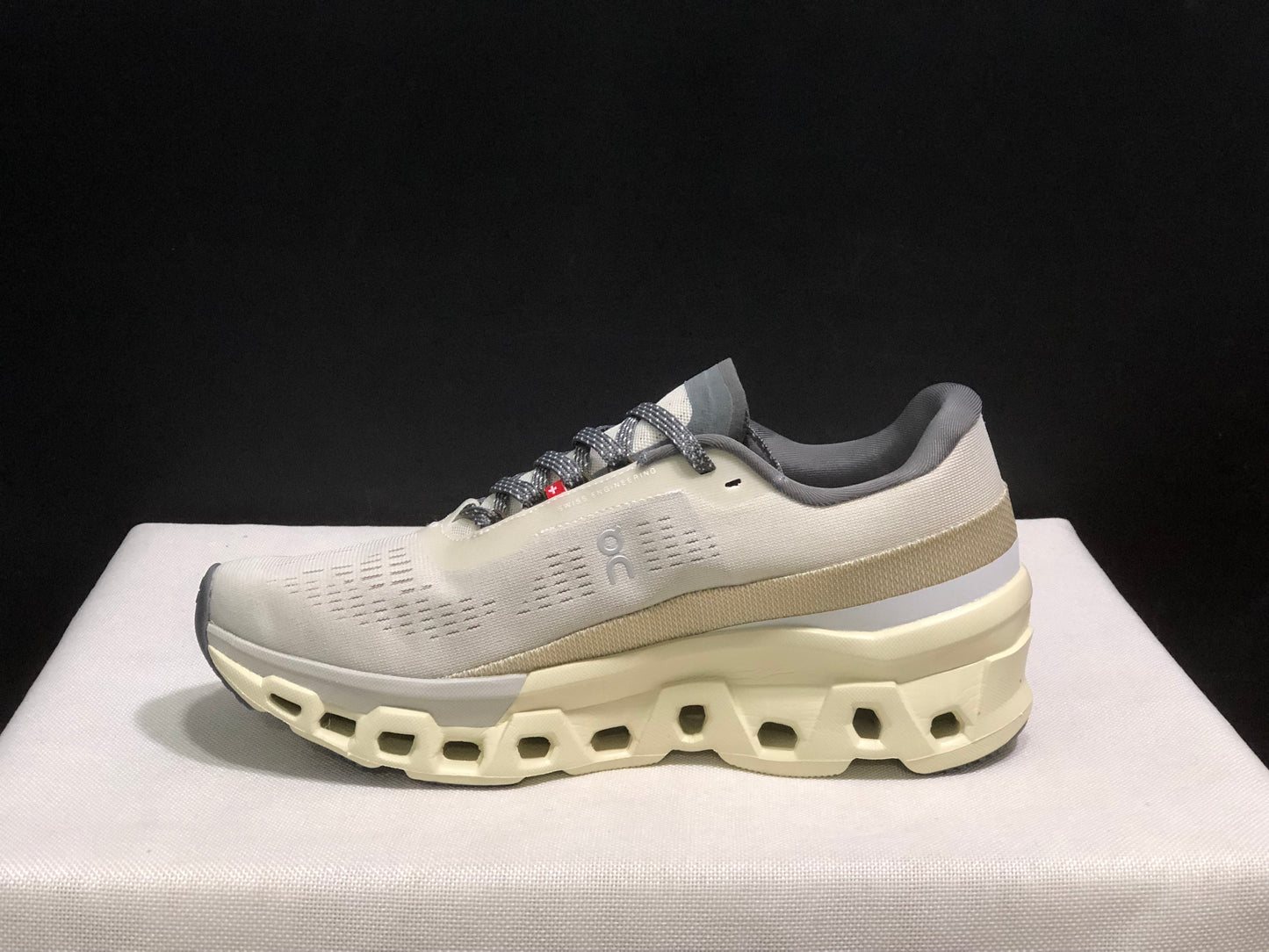 On Running Cloundmonster 2 Crème Ice