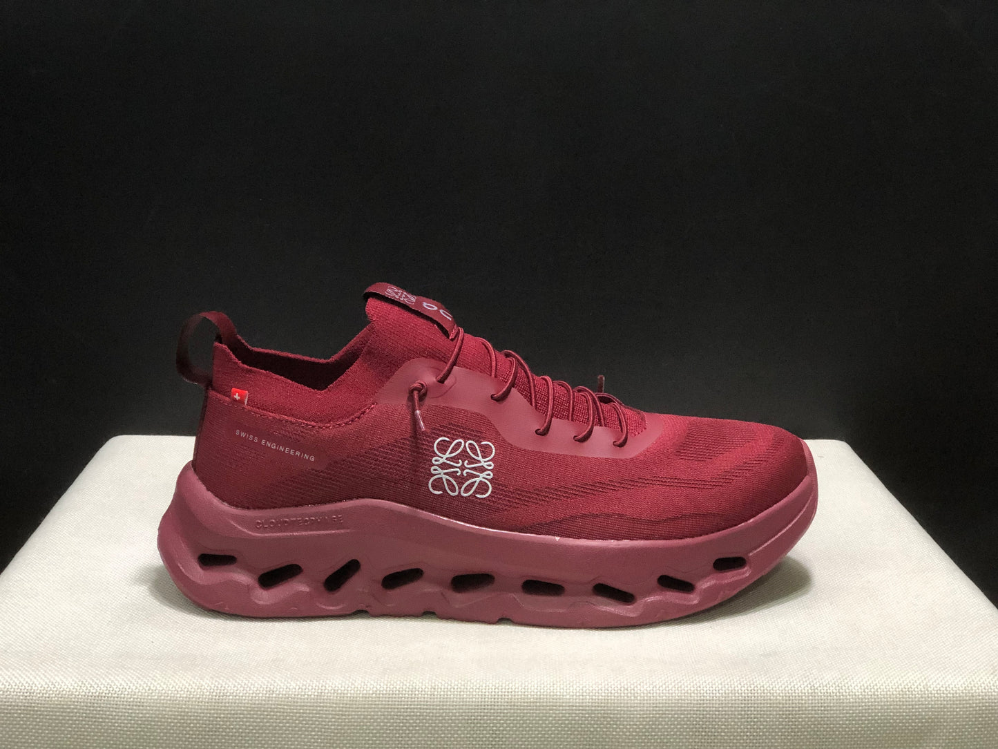 On Running Cloudtilt X LOEWE Red
