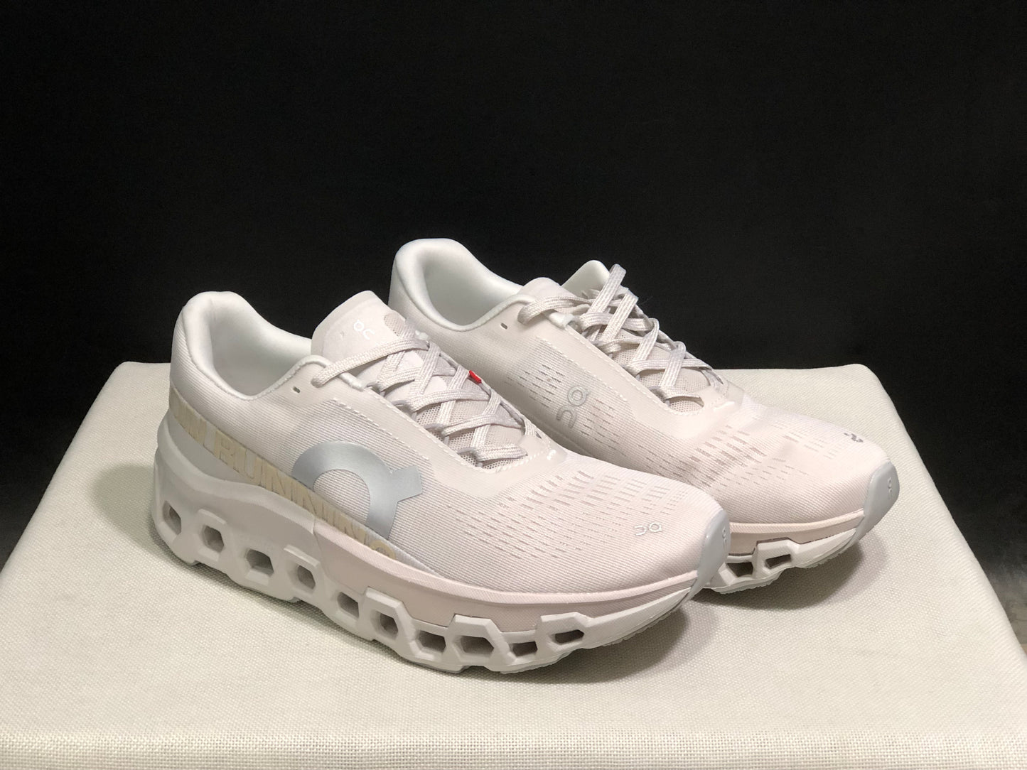 On Running Cloundmonster 2 White