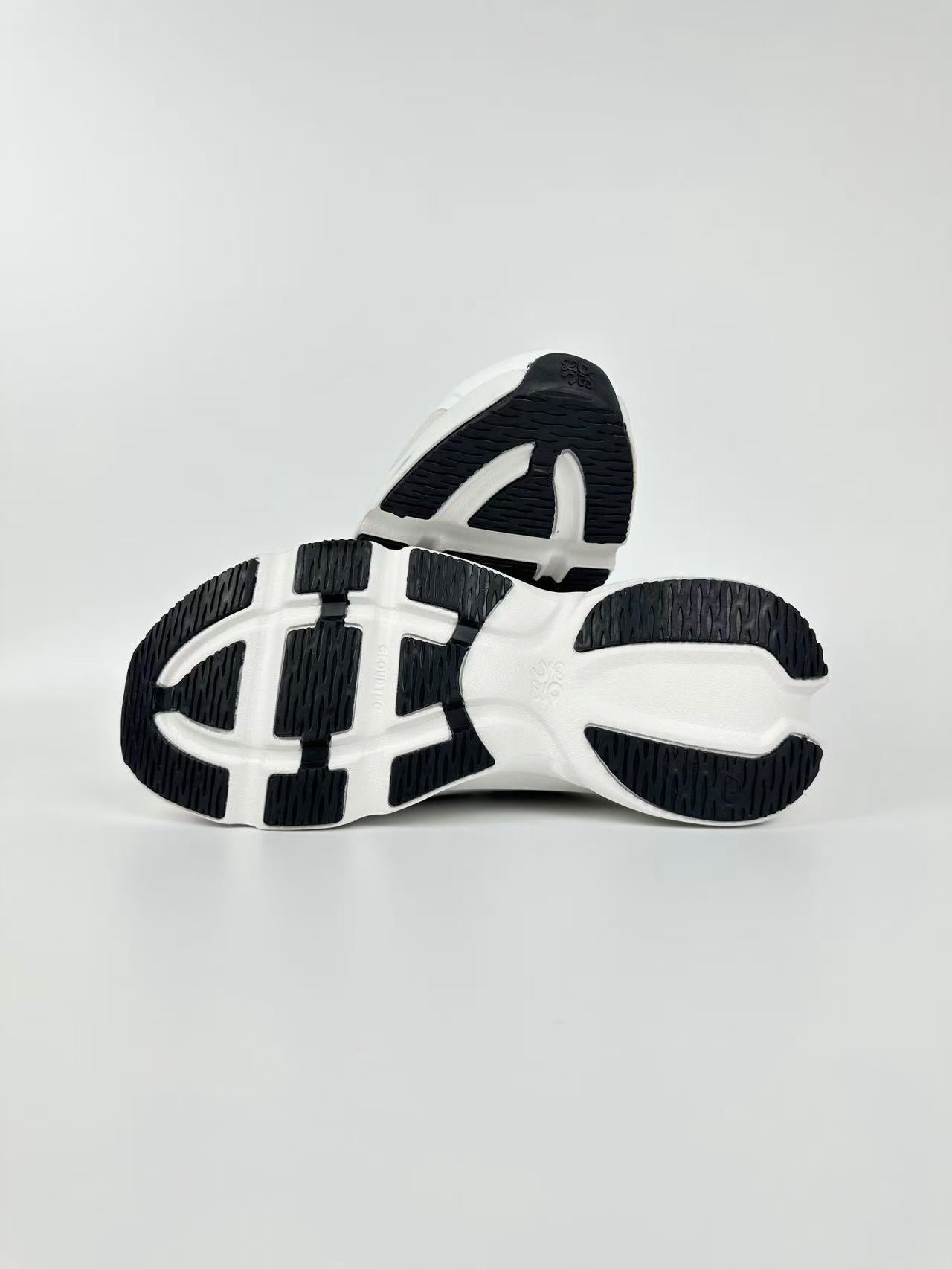 On Cloundsolo X LOEWE White