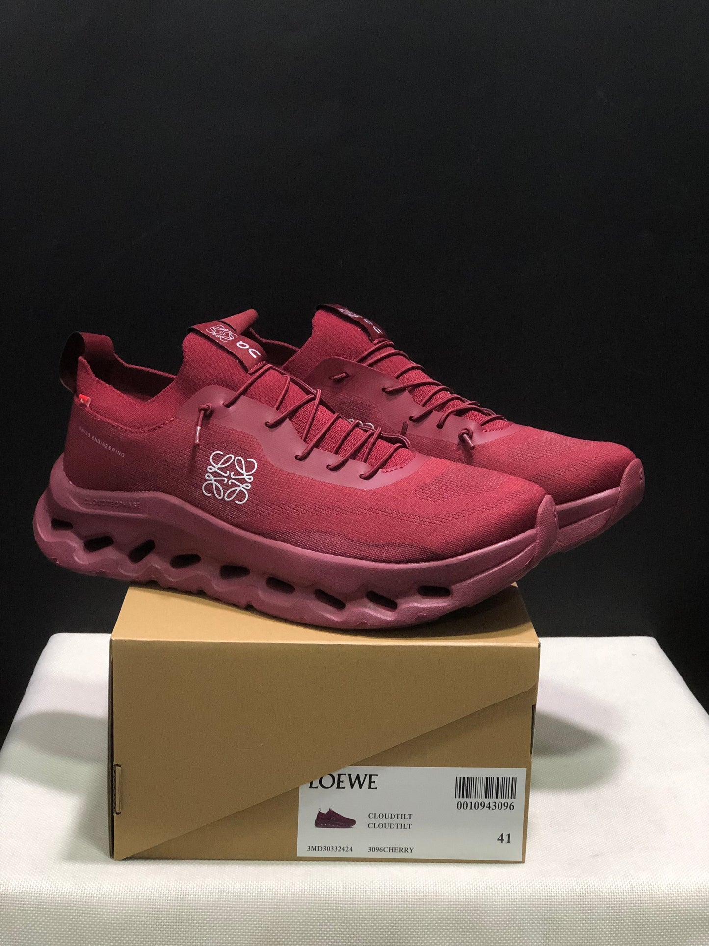 On Running Cloudtilt X LOEWE Red