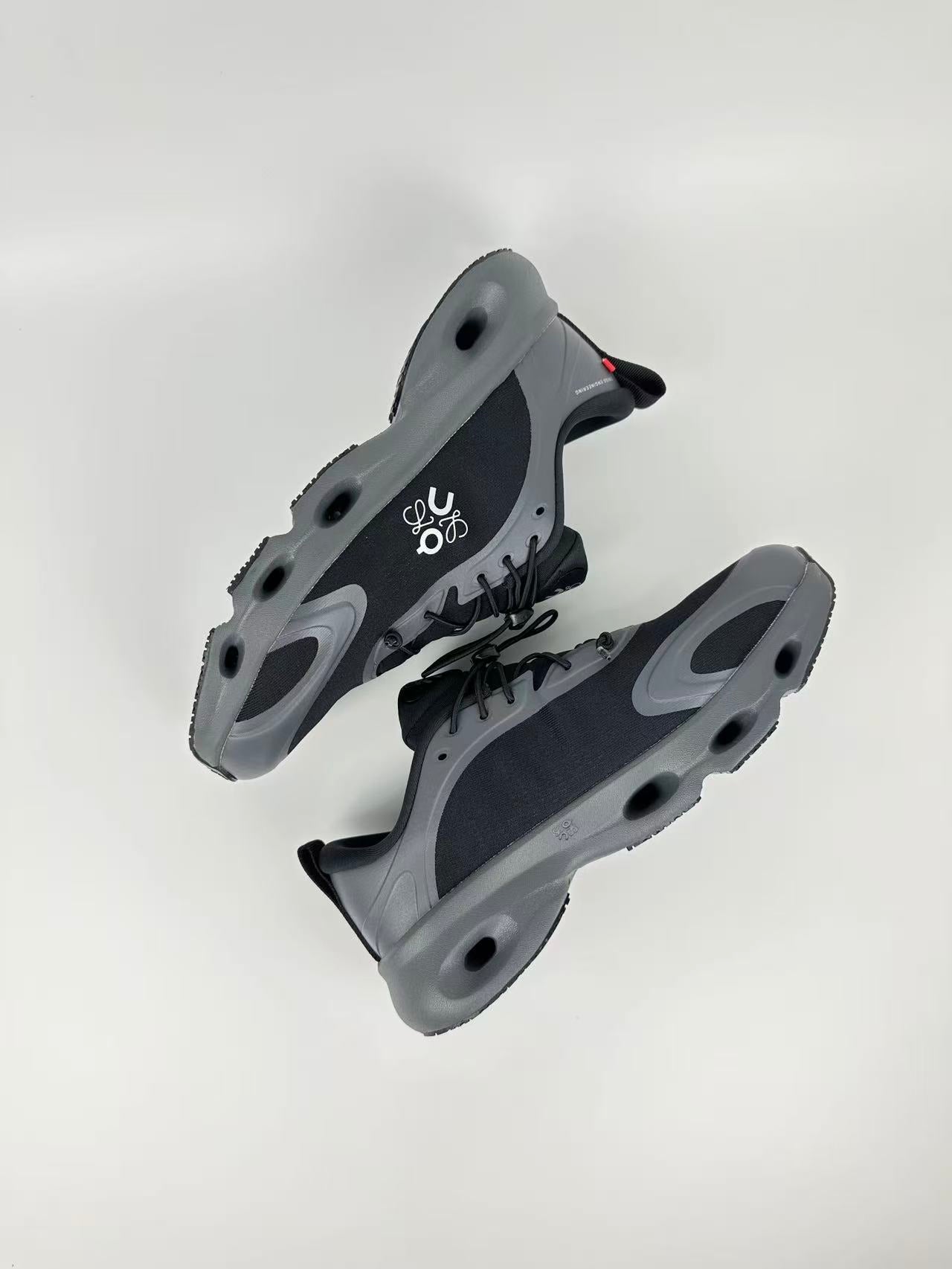 On Cloundsolo X LOEWE Black