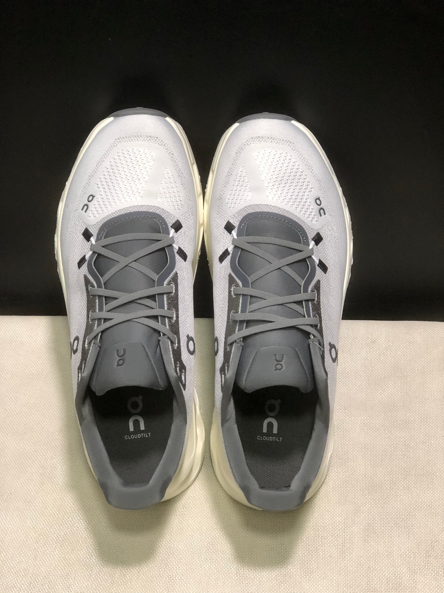 On Cloudtilt Rock/Ivory