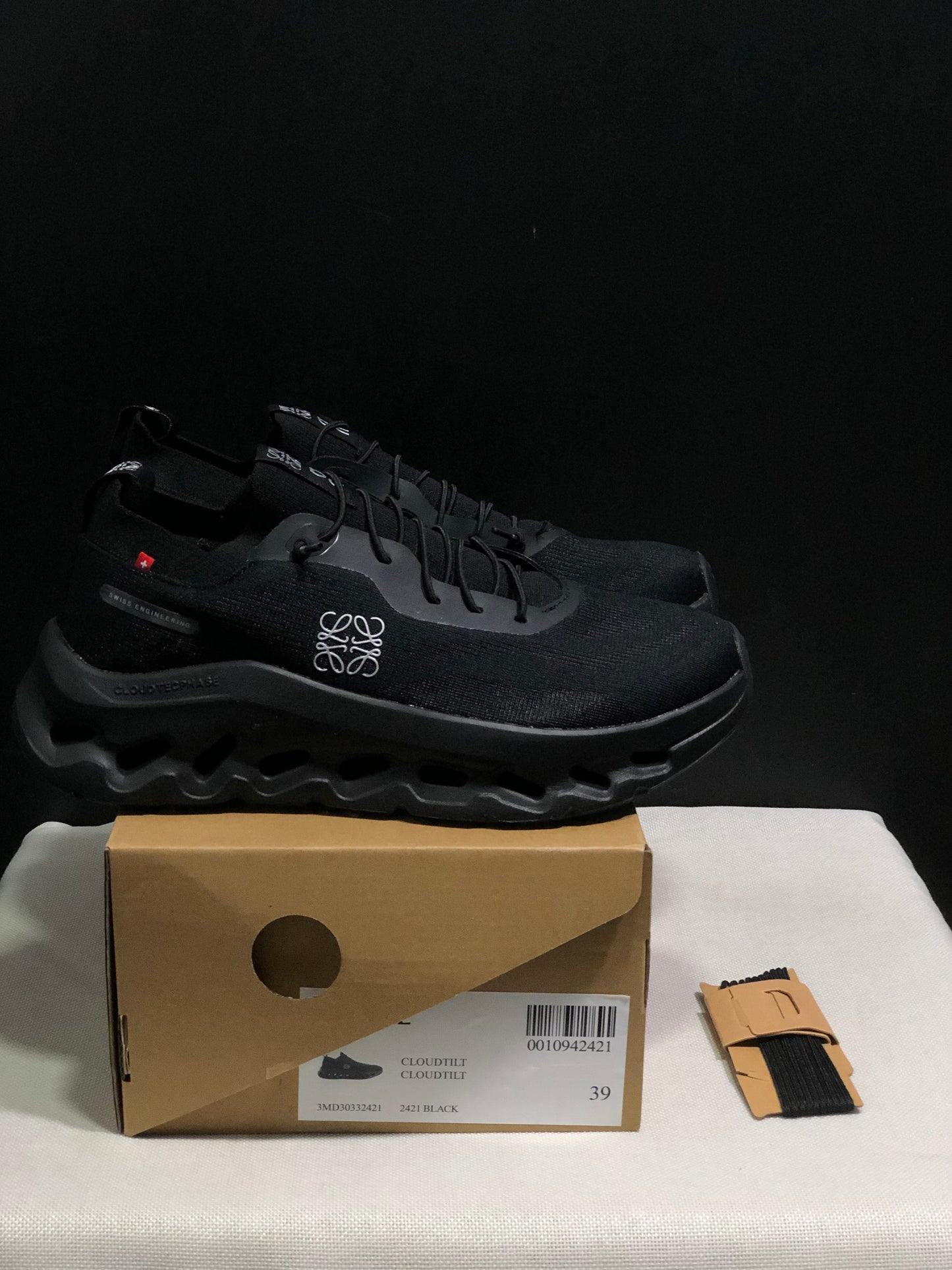 On Running Cloudtilt X LOEWE Black