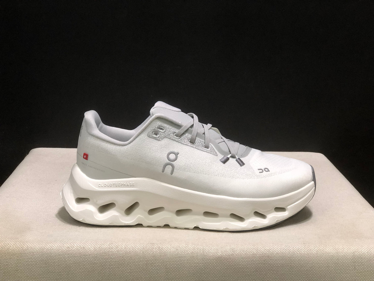 On Cloudtilt White