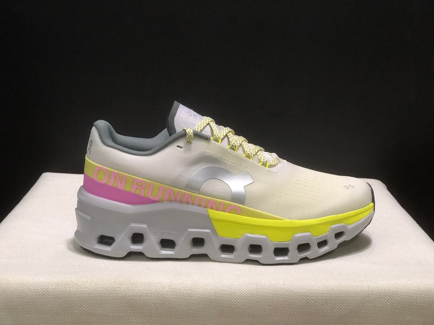 On Running Cloundmonster 2 White/Pink Yellow