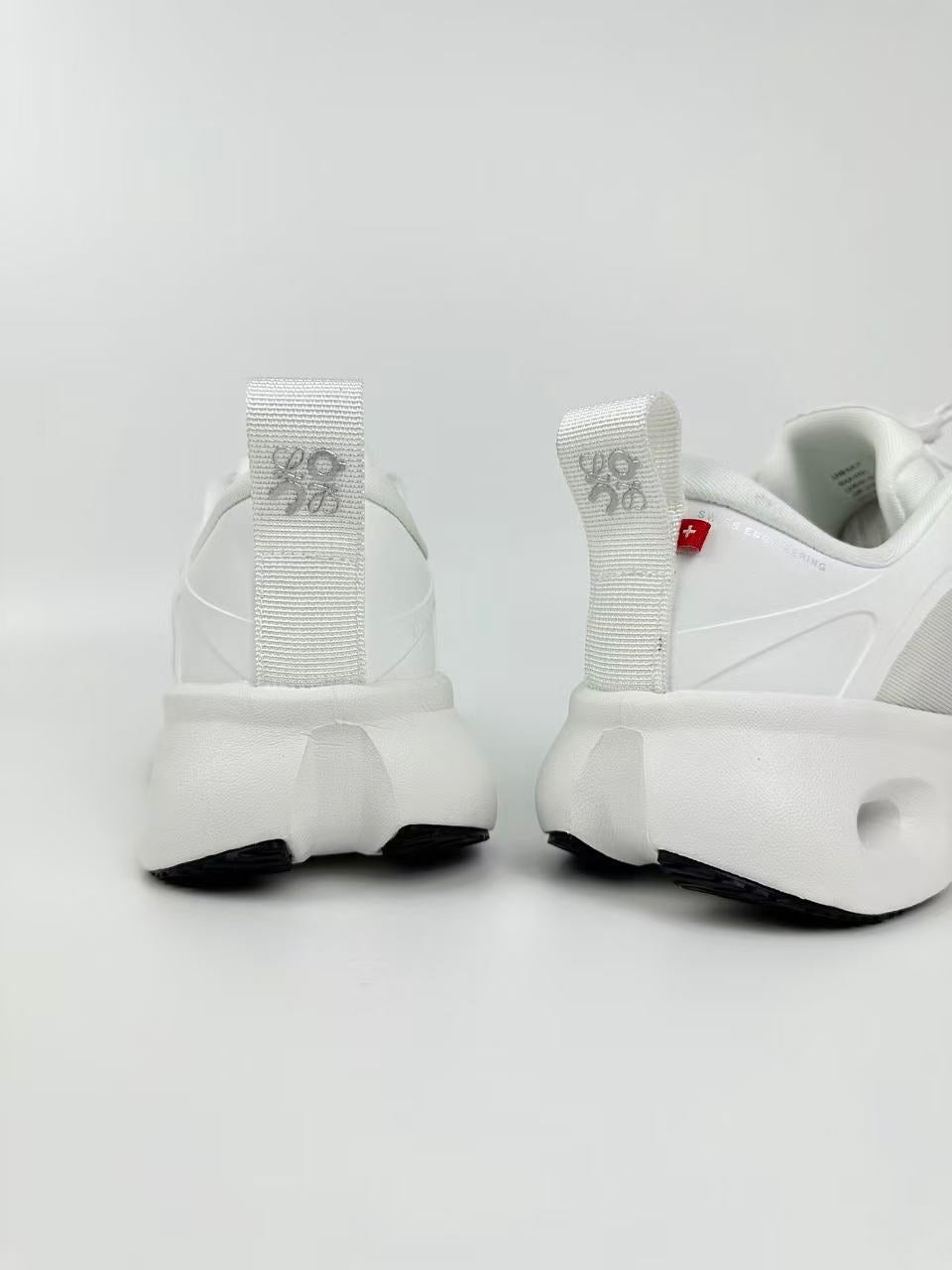 On Cloundsolo X LOEWE White