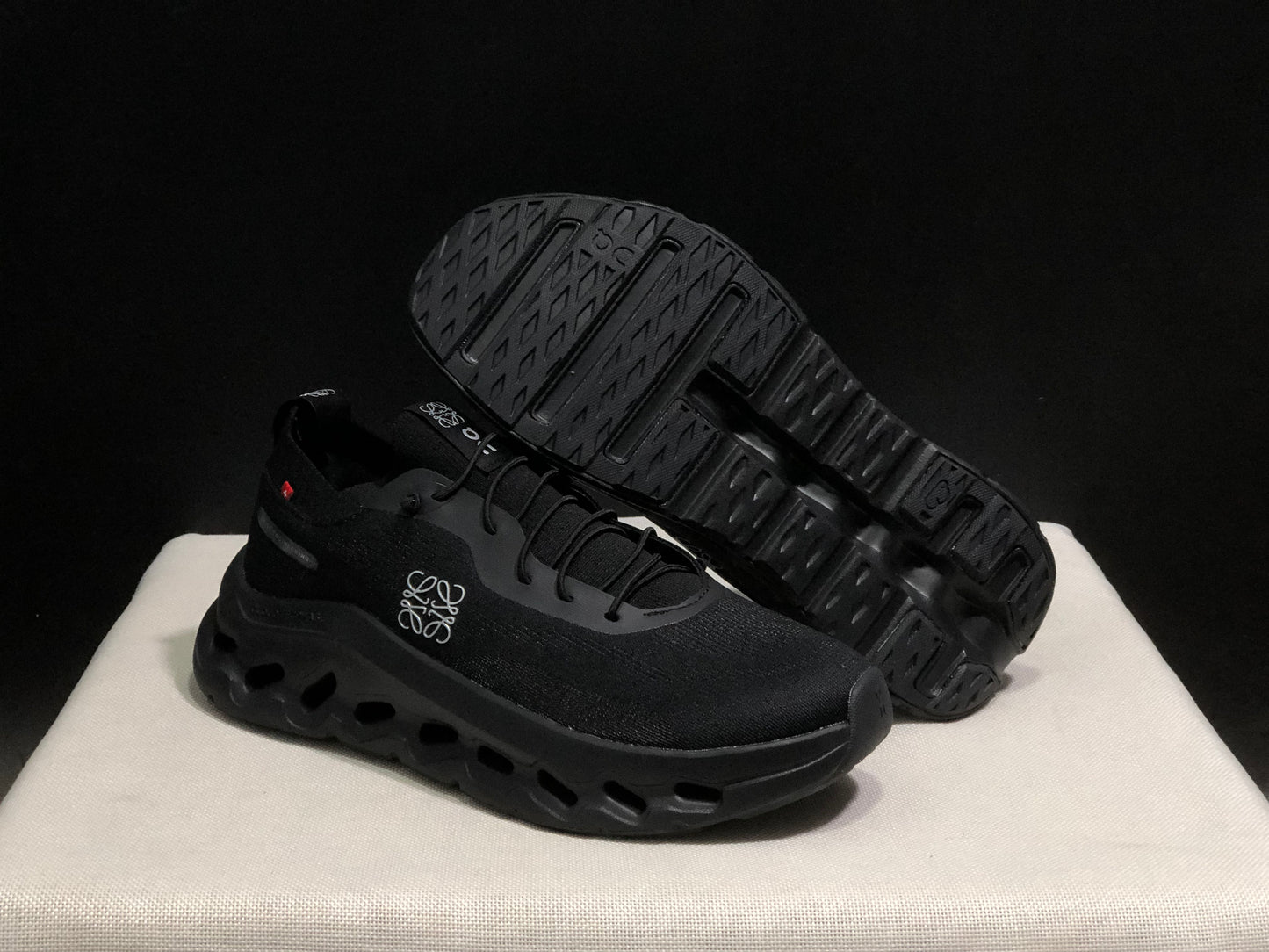 On Running Cloudtilt X LOEWE Black