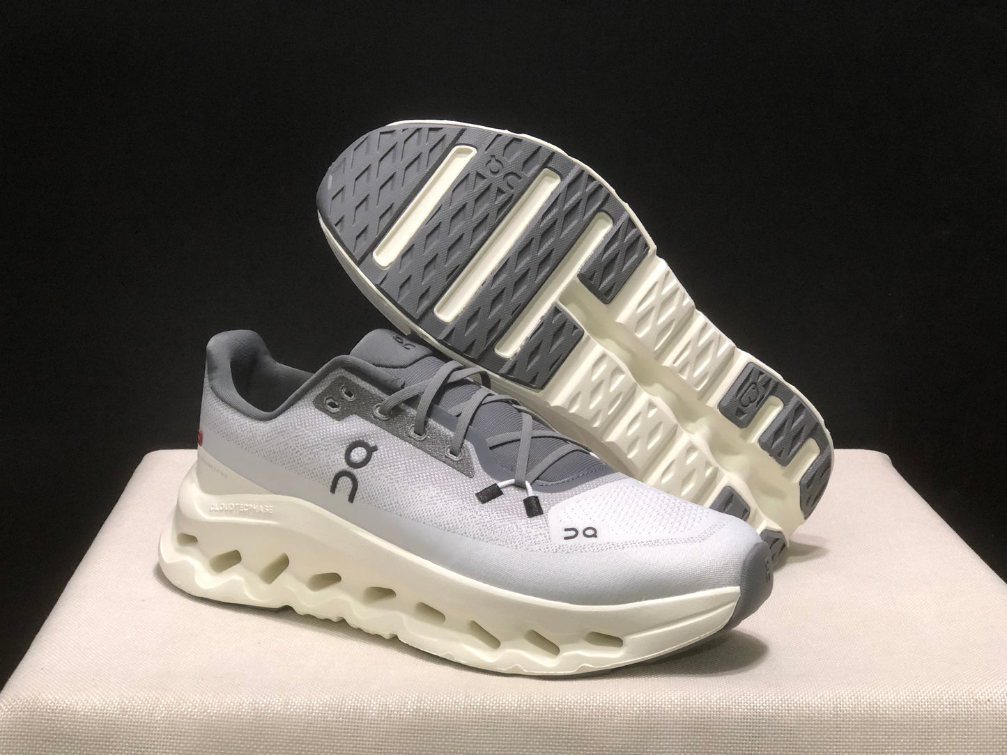 On Cloudtilt Rock/Ivory