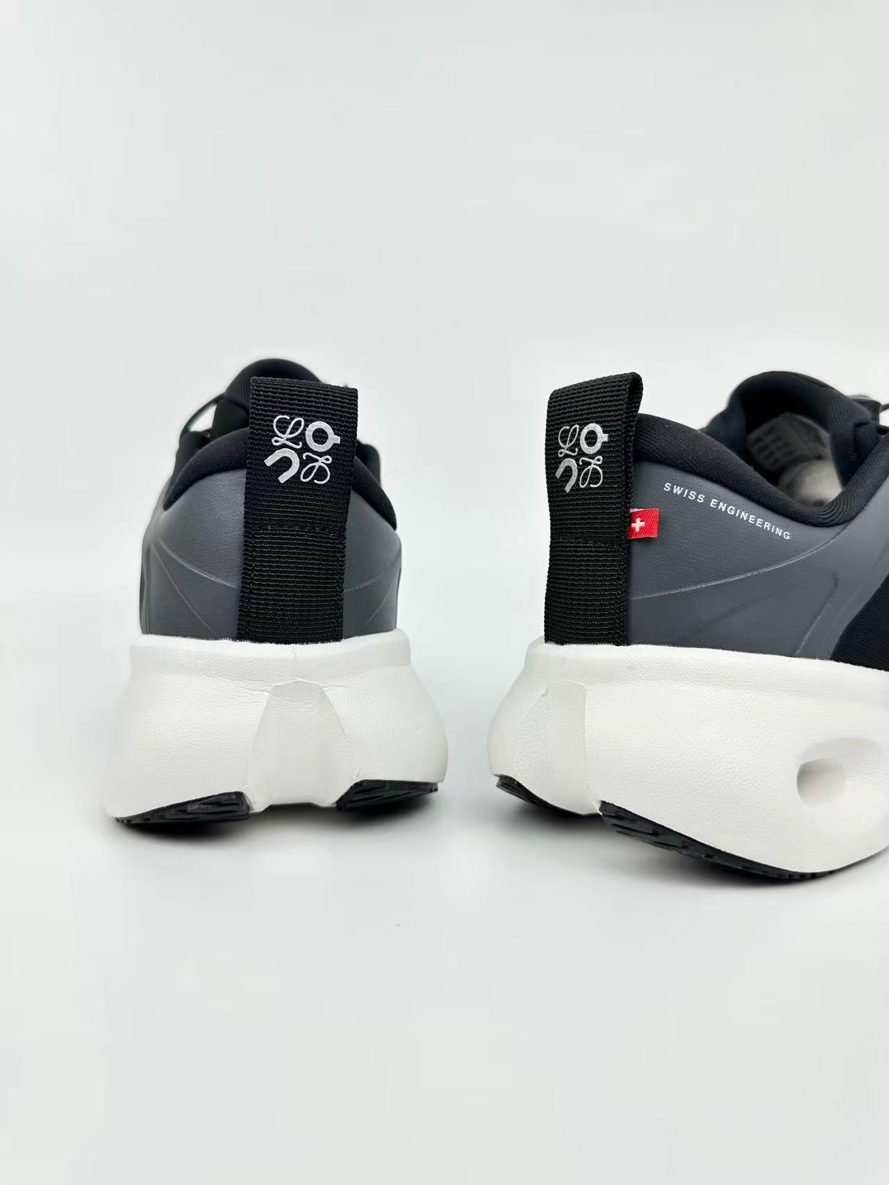 On Cloudsolo X LOEWE Black & White