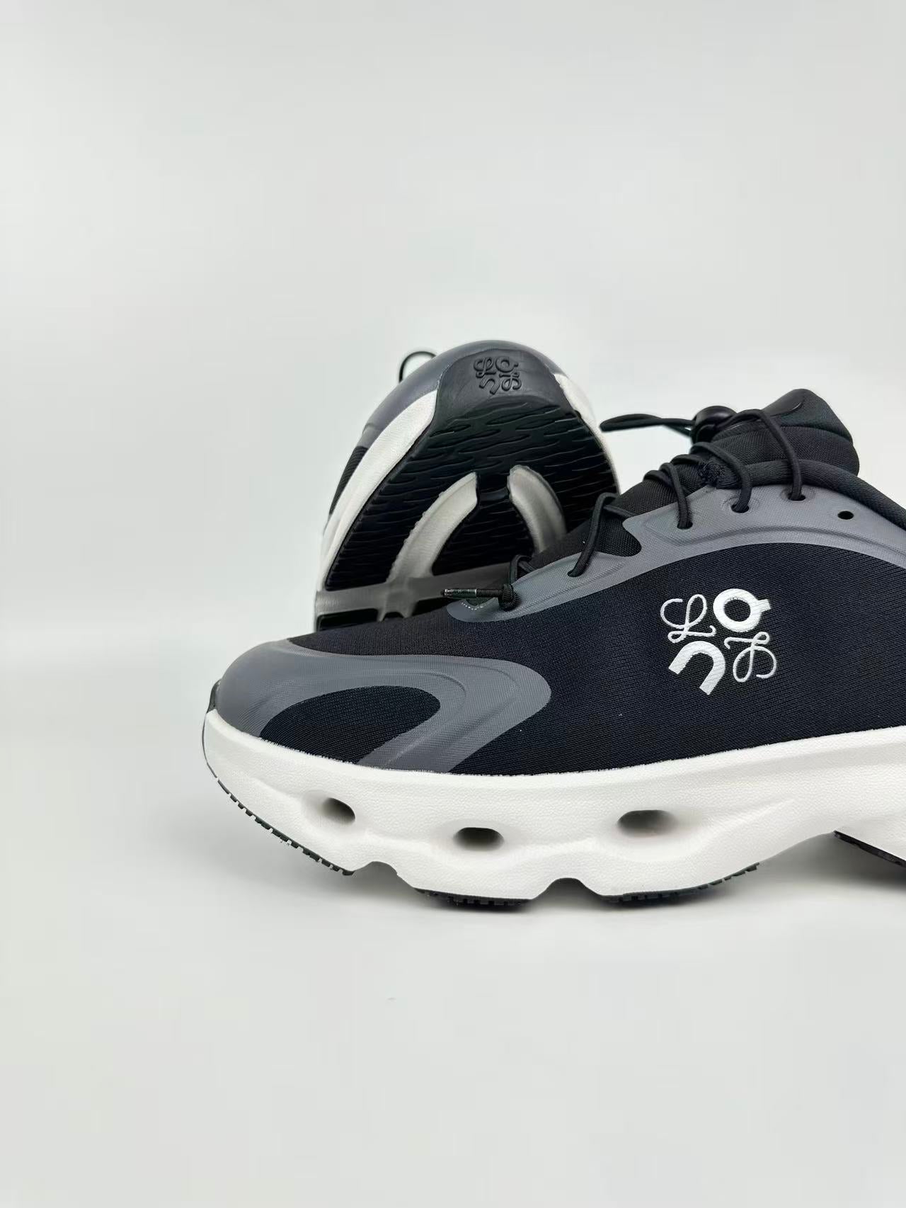 On Cloudsolo X LOEWE Black & White