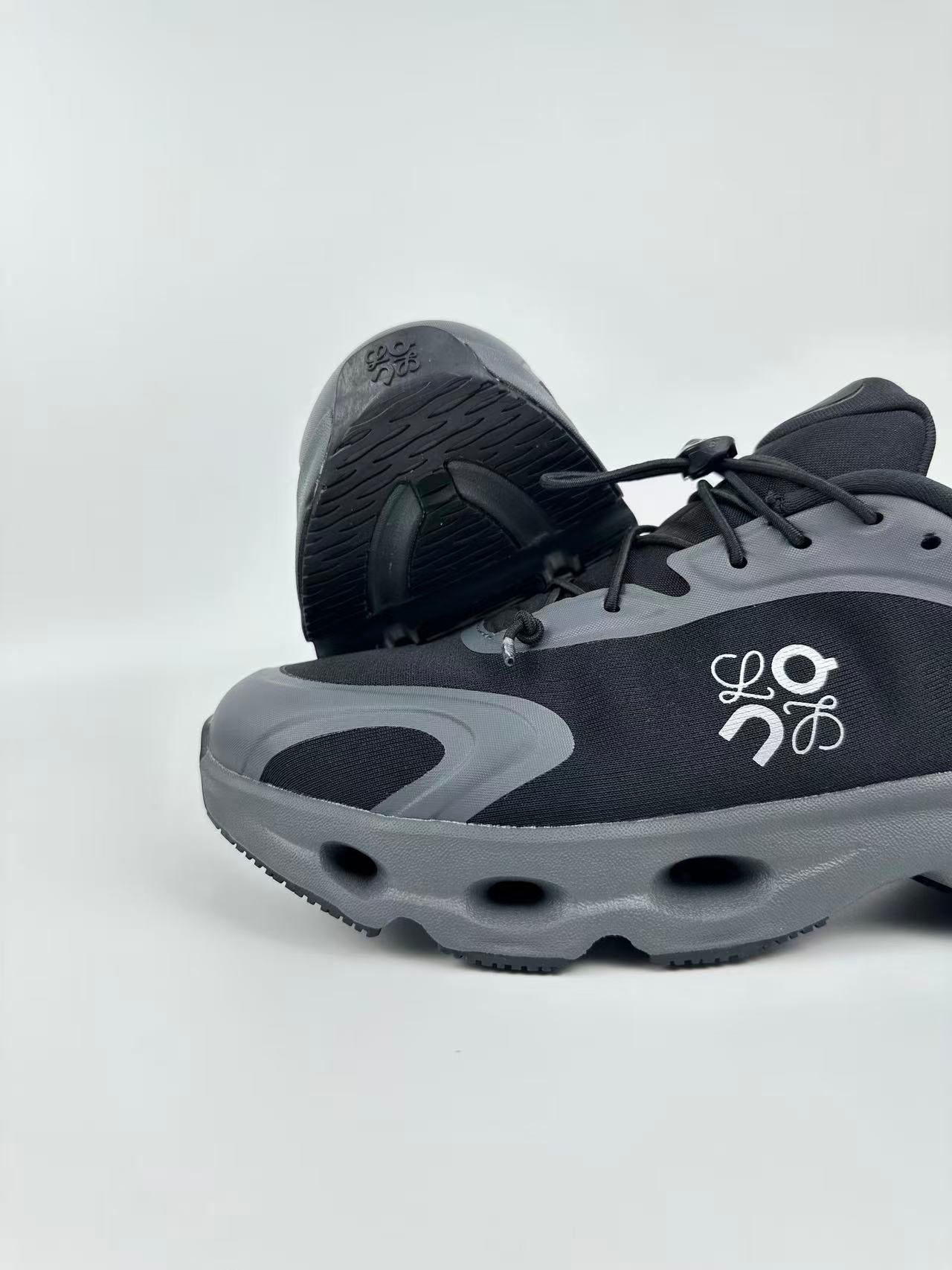 On Cloundsolo X LOEWE Black