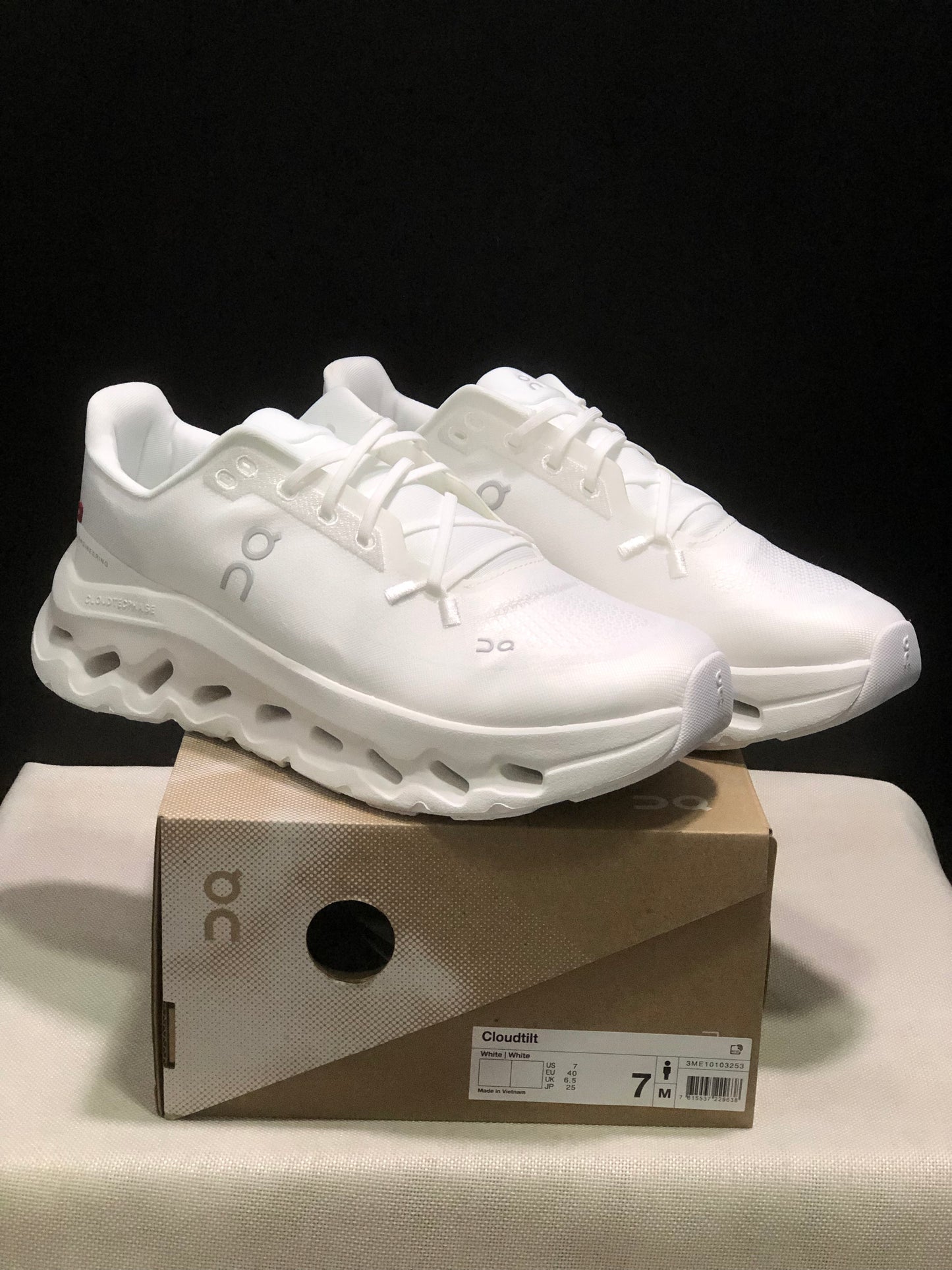 On Cloudtilt Triple White