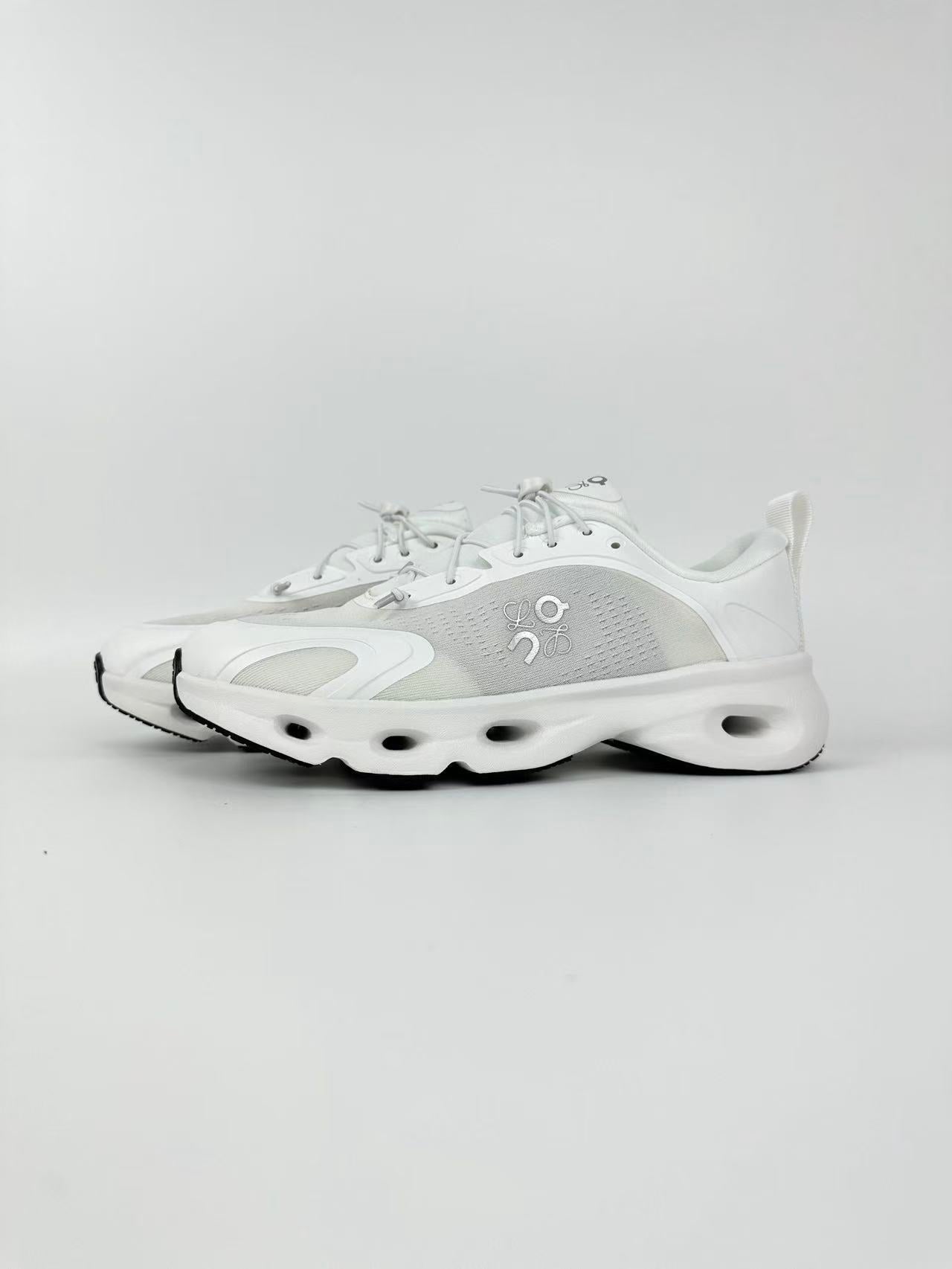 On Cloundsolo X LOEWE White