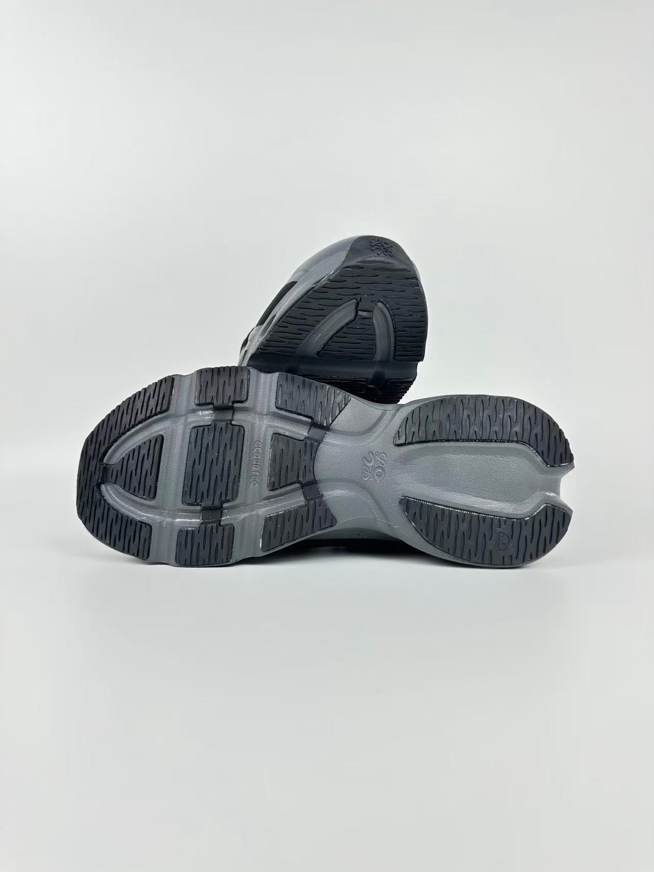 On Cloundsolo X LOEWE Black