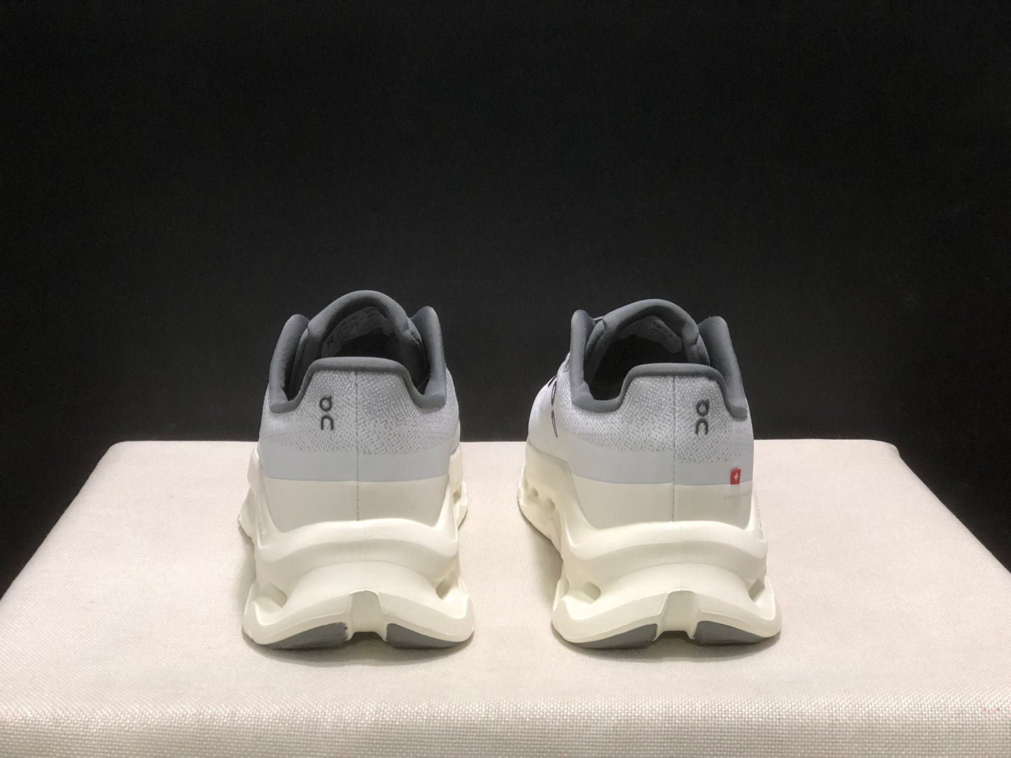 On Cloudtilt Rock/Ivory