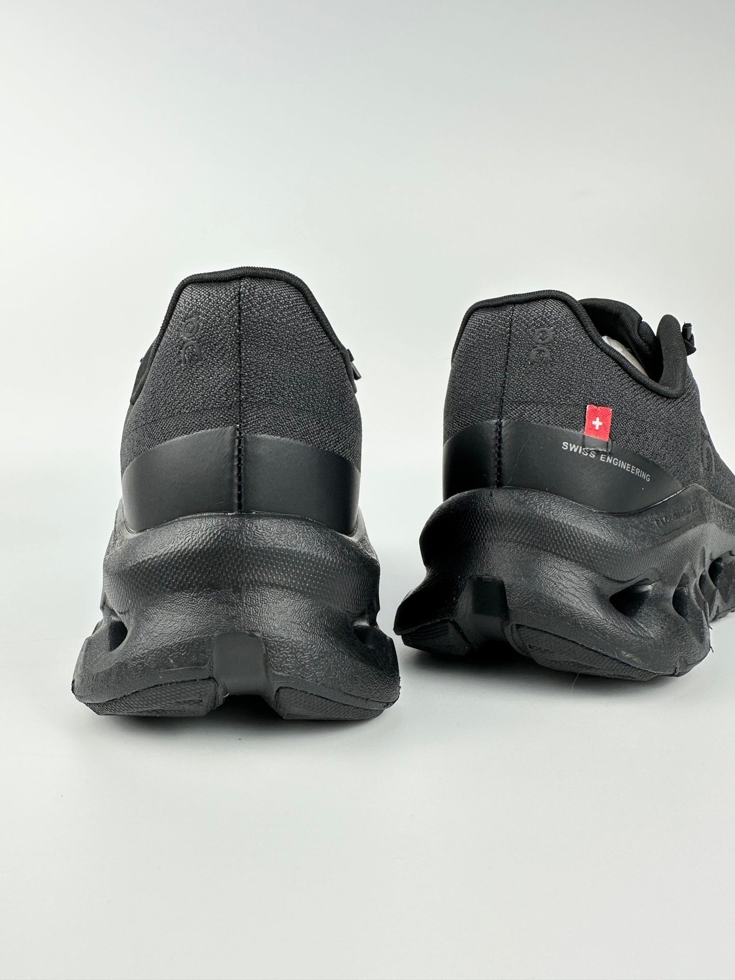 On Running Cloudtilt Black