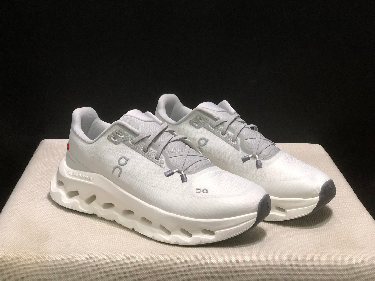 On Cloudtilt White