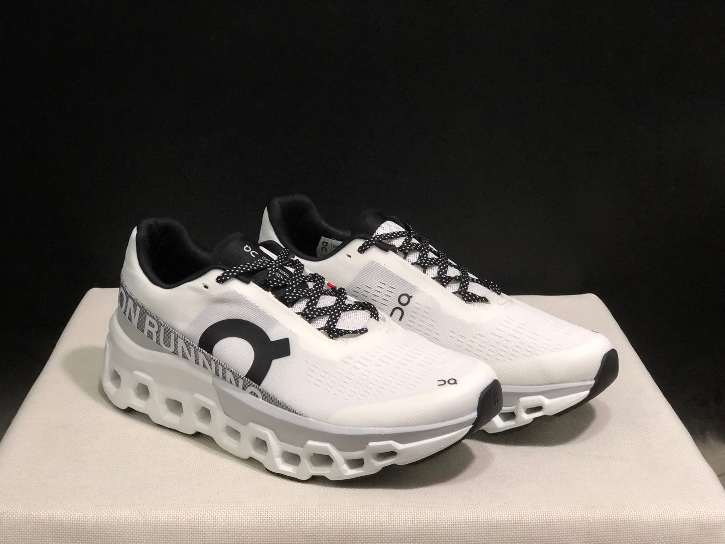 On Running Cloundmonster 2 White And Grey