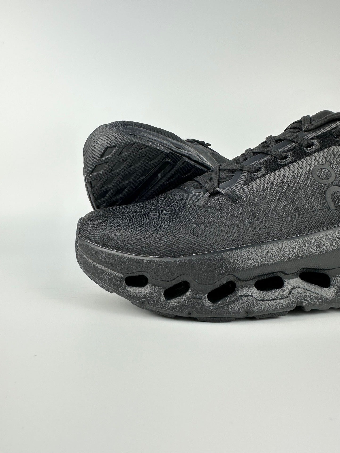 On Running Cloudtilt Black