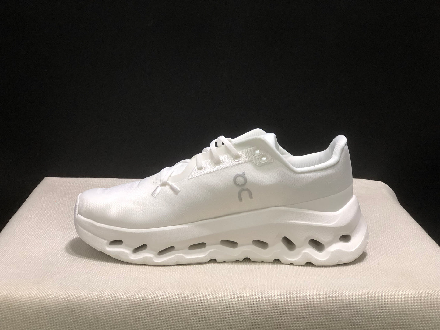 On Cloudtilt Triple White