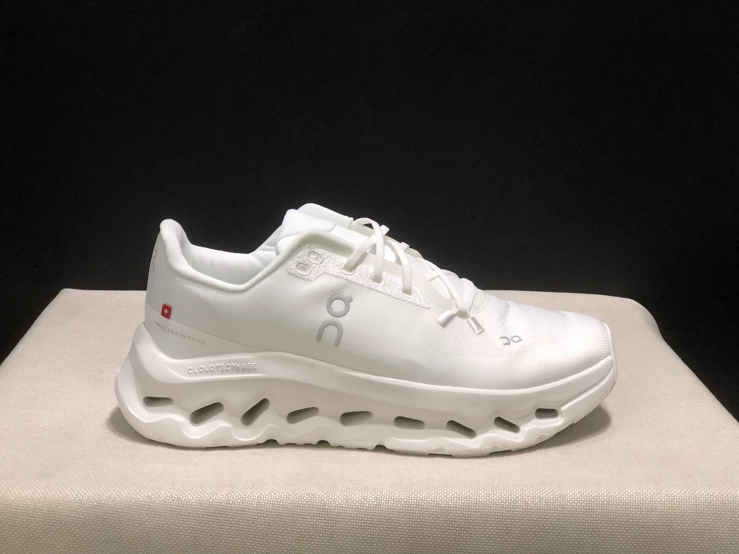 On Cloudtilt Triple White