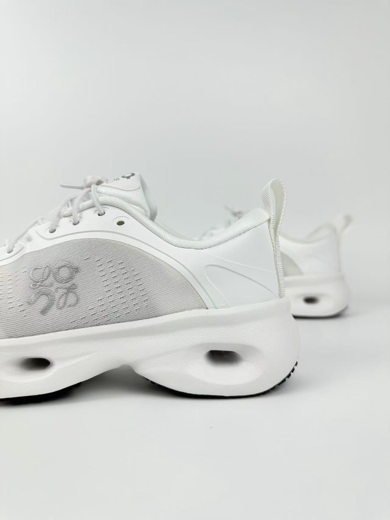 On Cloundsolo X LOEWE White