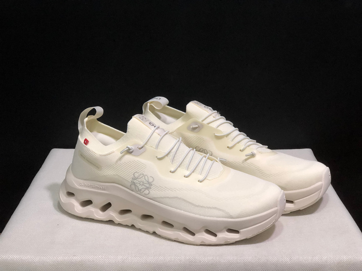 On Running Cloudtilt X LOEWE Beige