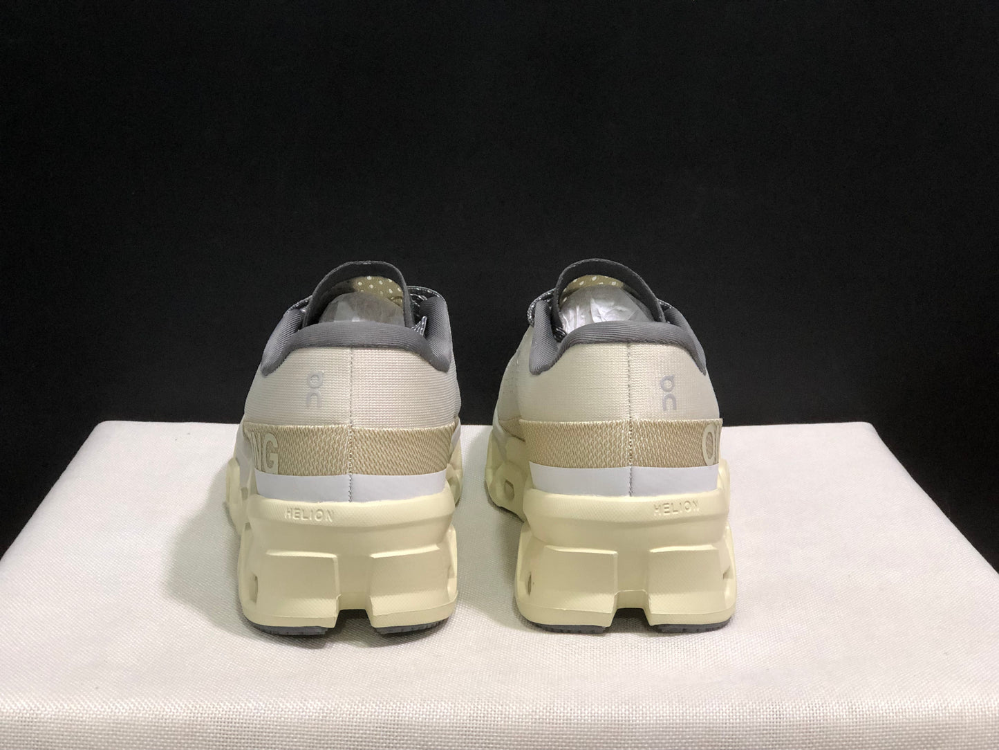 On Running Cloundmonster 2 Crème Ice