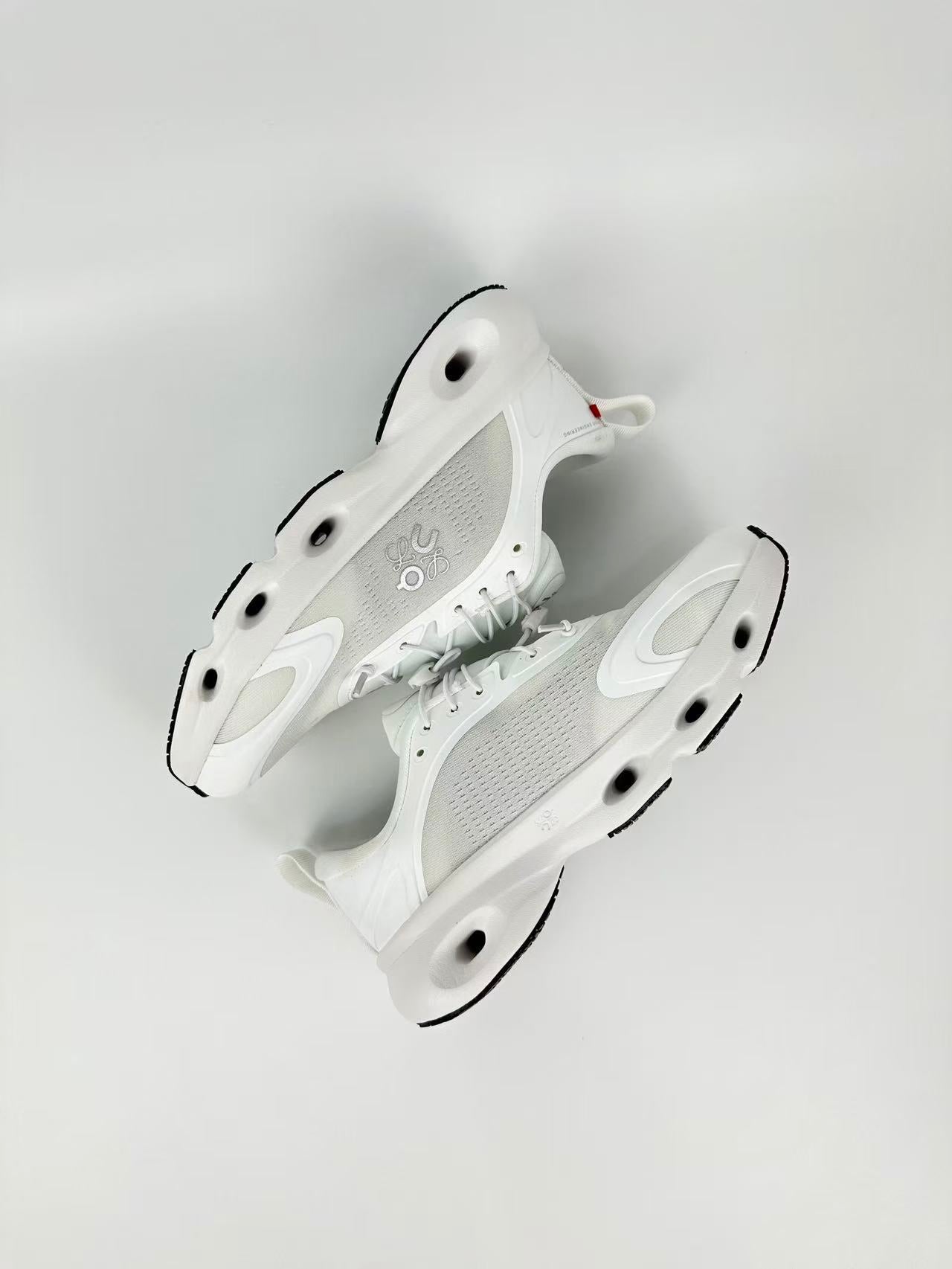 On Cloundsolo X LOEWE White