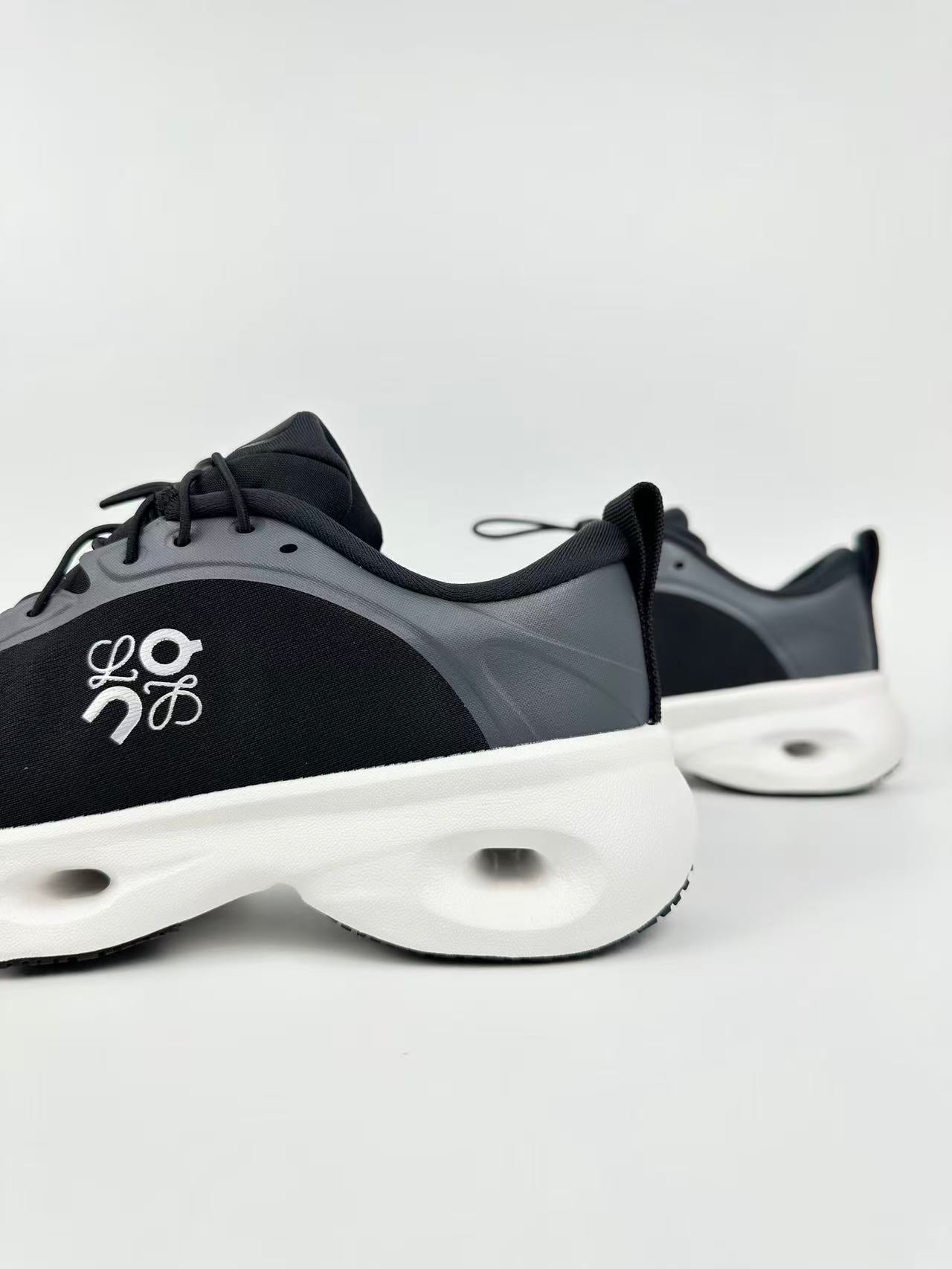 On Cloudsolo X LOEWE Black & White