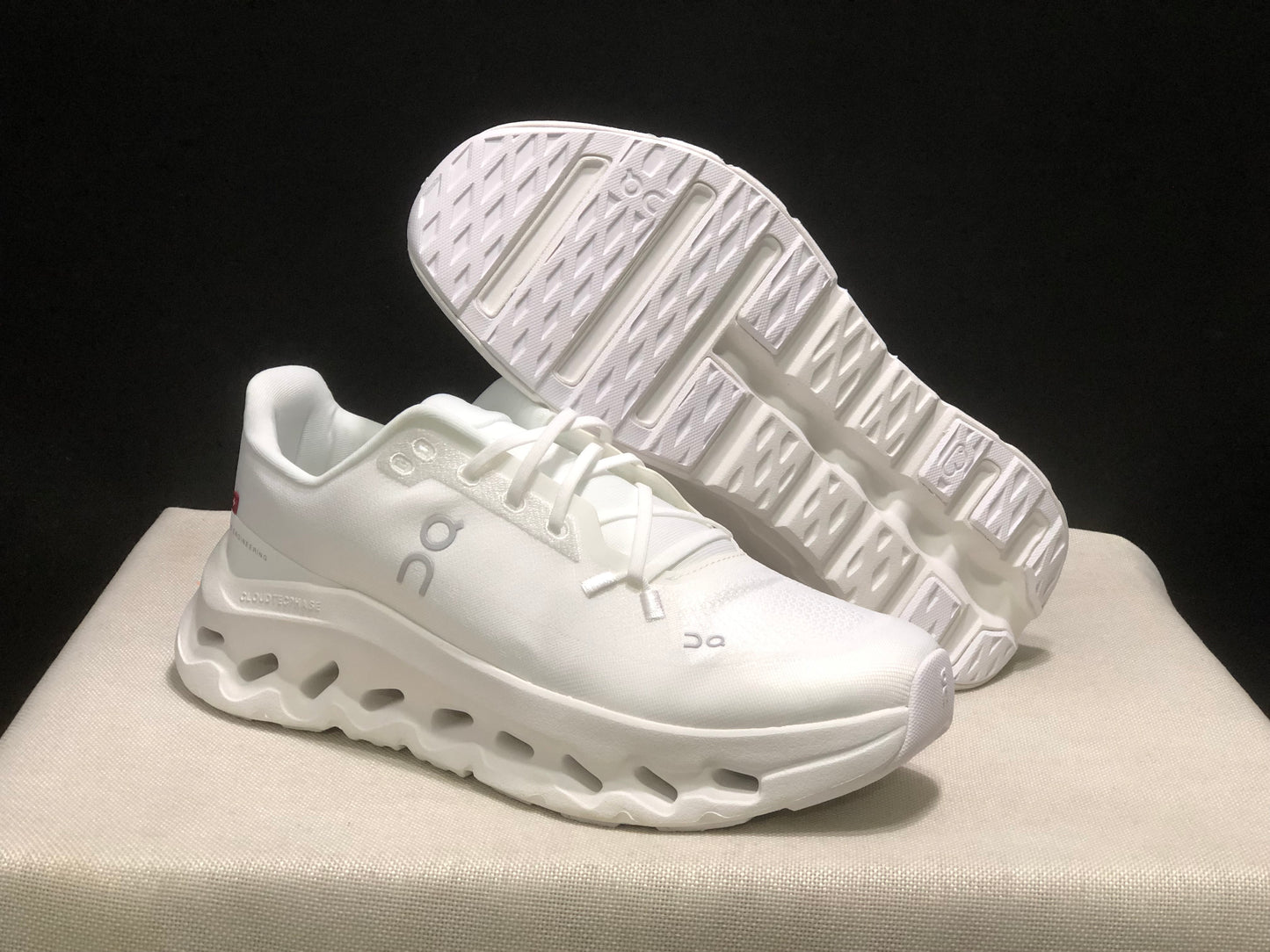 On Cloudtilt Triple White