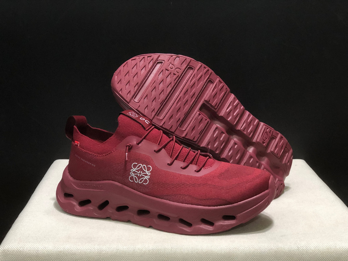 On Running Cloudtilt X LOEWE Red