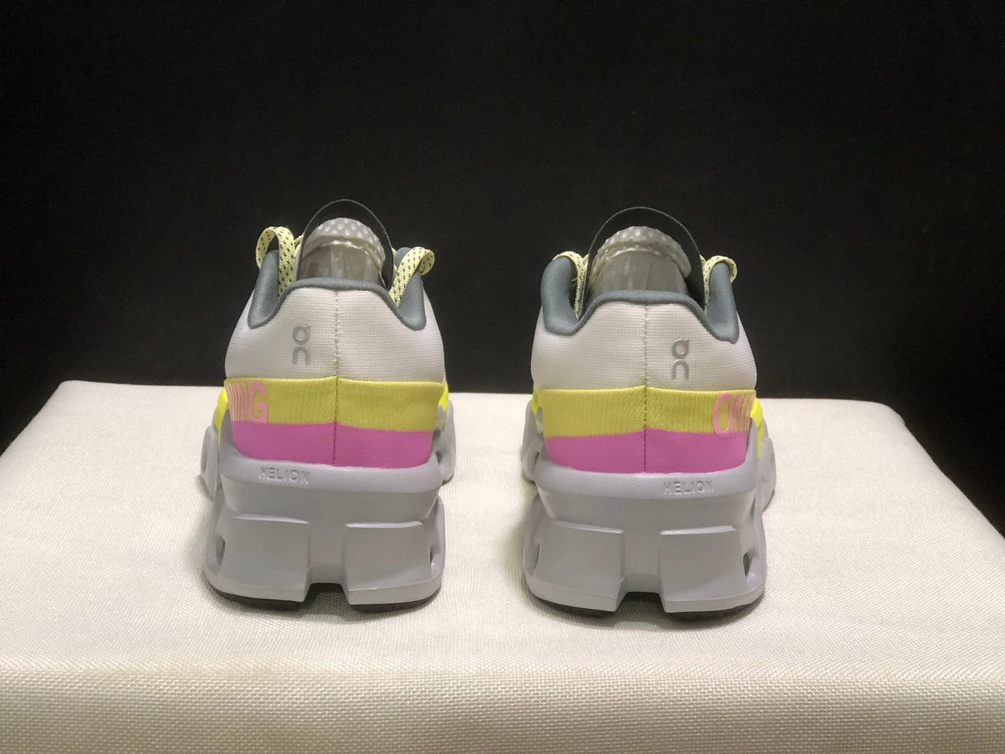 On Running Cloundmonster 2 White/Pink Yellow