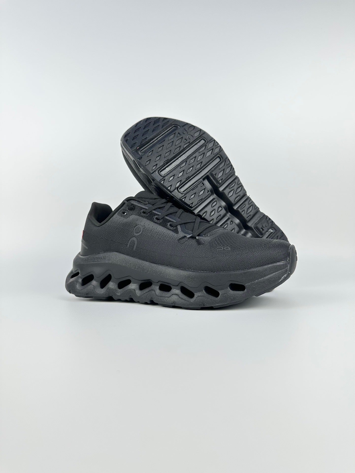 On Running Cloudtilt Black