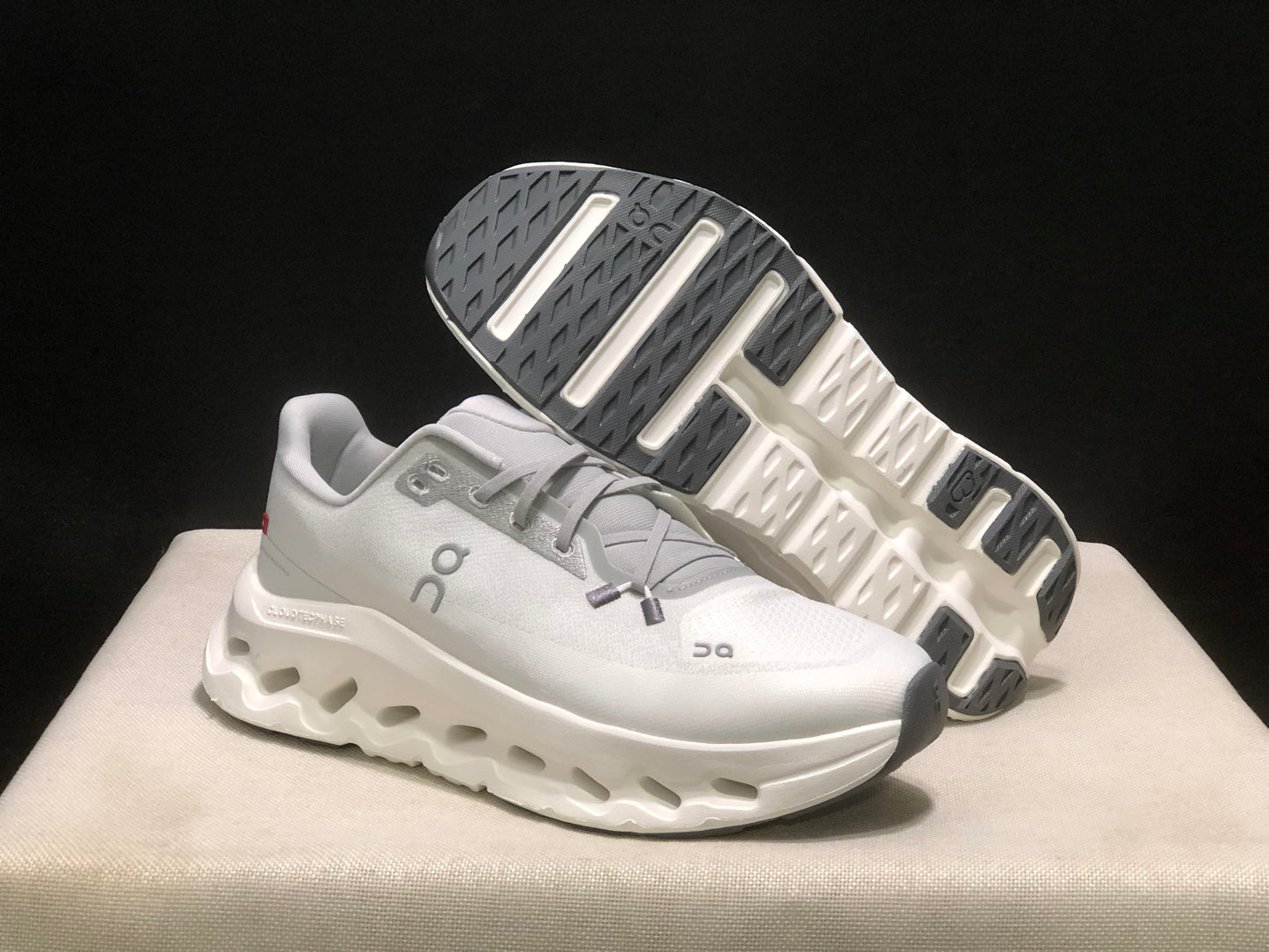 On Cloudtilt White